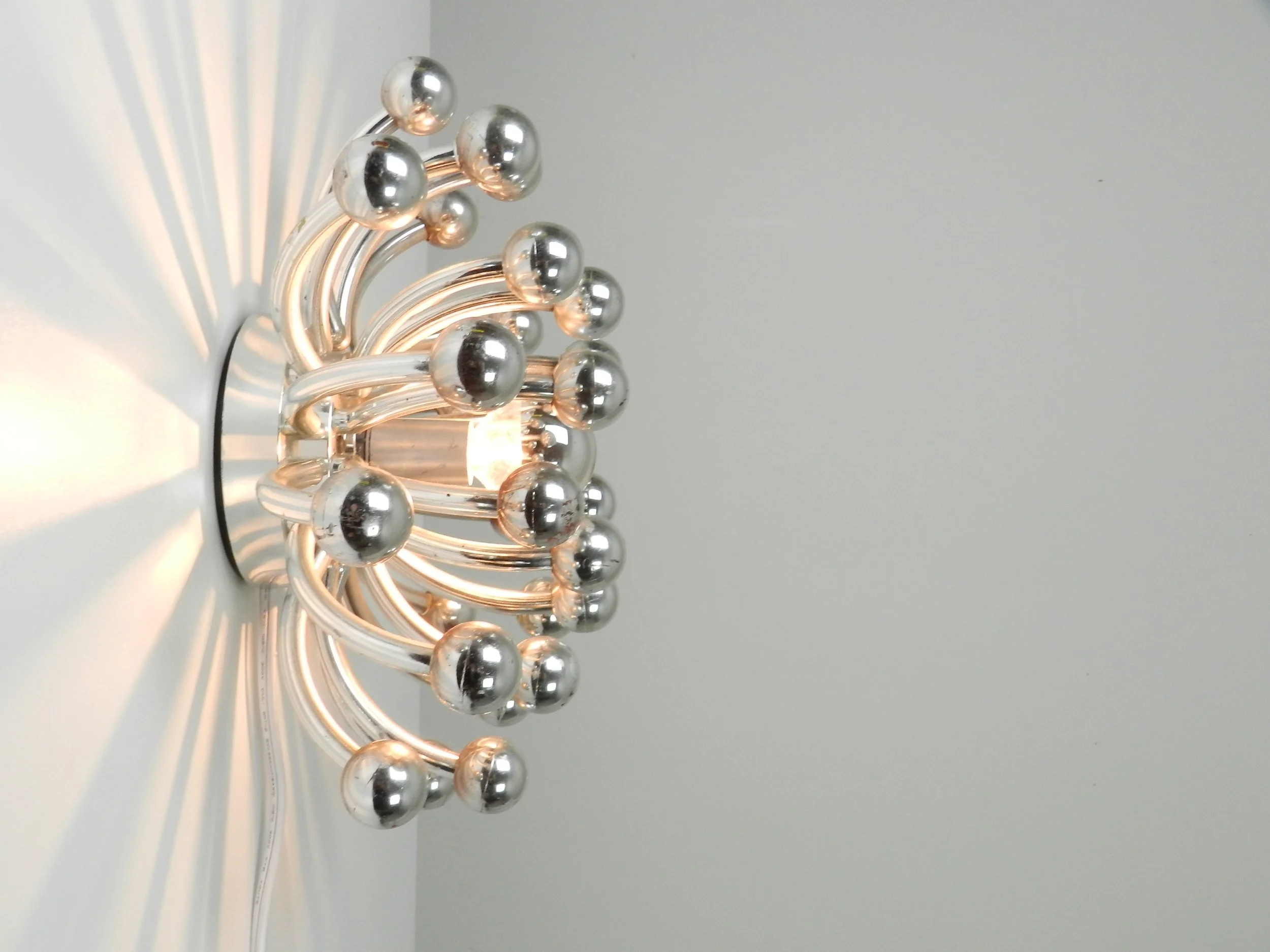 Vintage Pistillino (Pistillo) wall lamp designed by Studio Tetrarch for Valenti Luce.  Italy, 1960s.