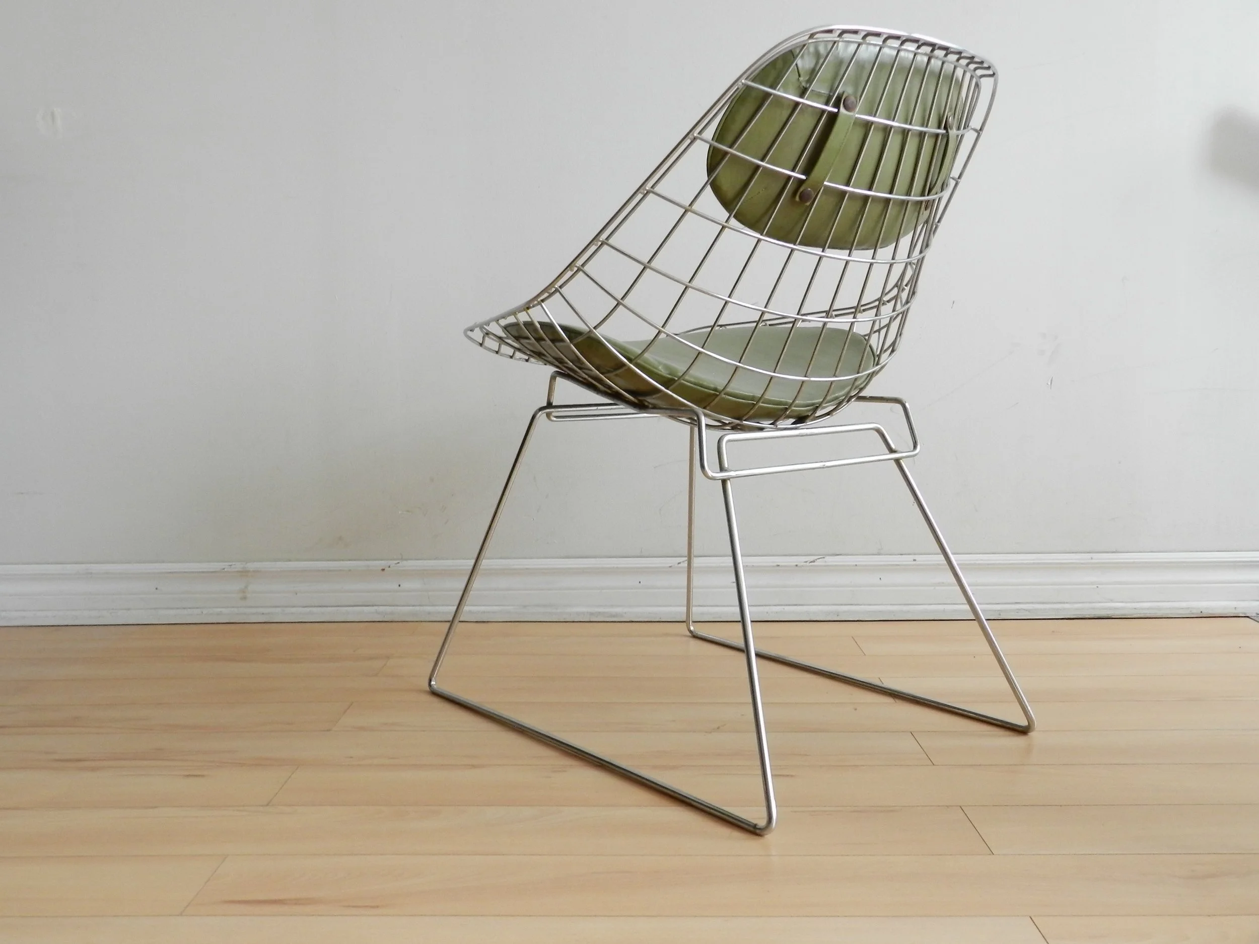 Pair of sculptural side chairs in chromed steel wire designed by Cees Braakman for Pastoe.  Netherlands, 1960s.