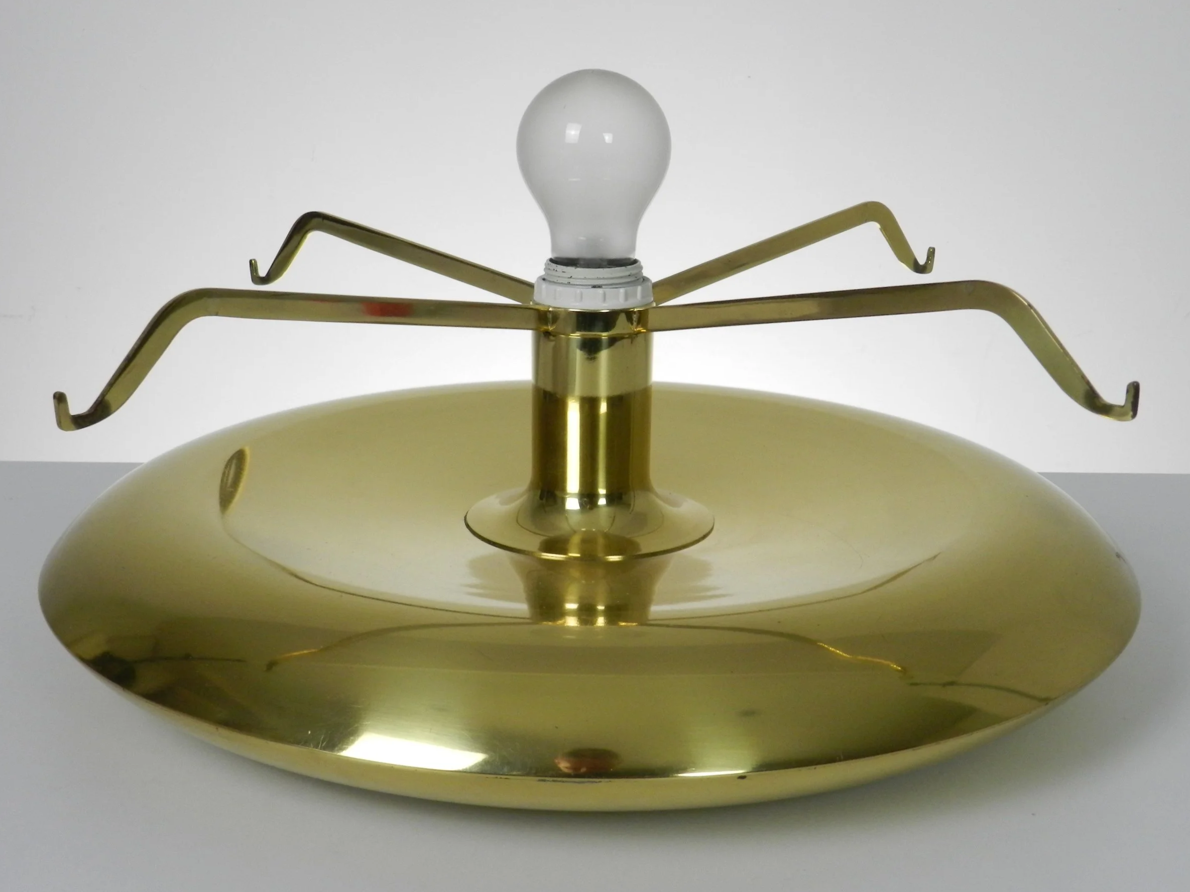 Murano glass lamp on brass base designed by Ludovico Diaz de Santillana for Venini.  Italy, 1970s.