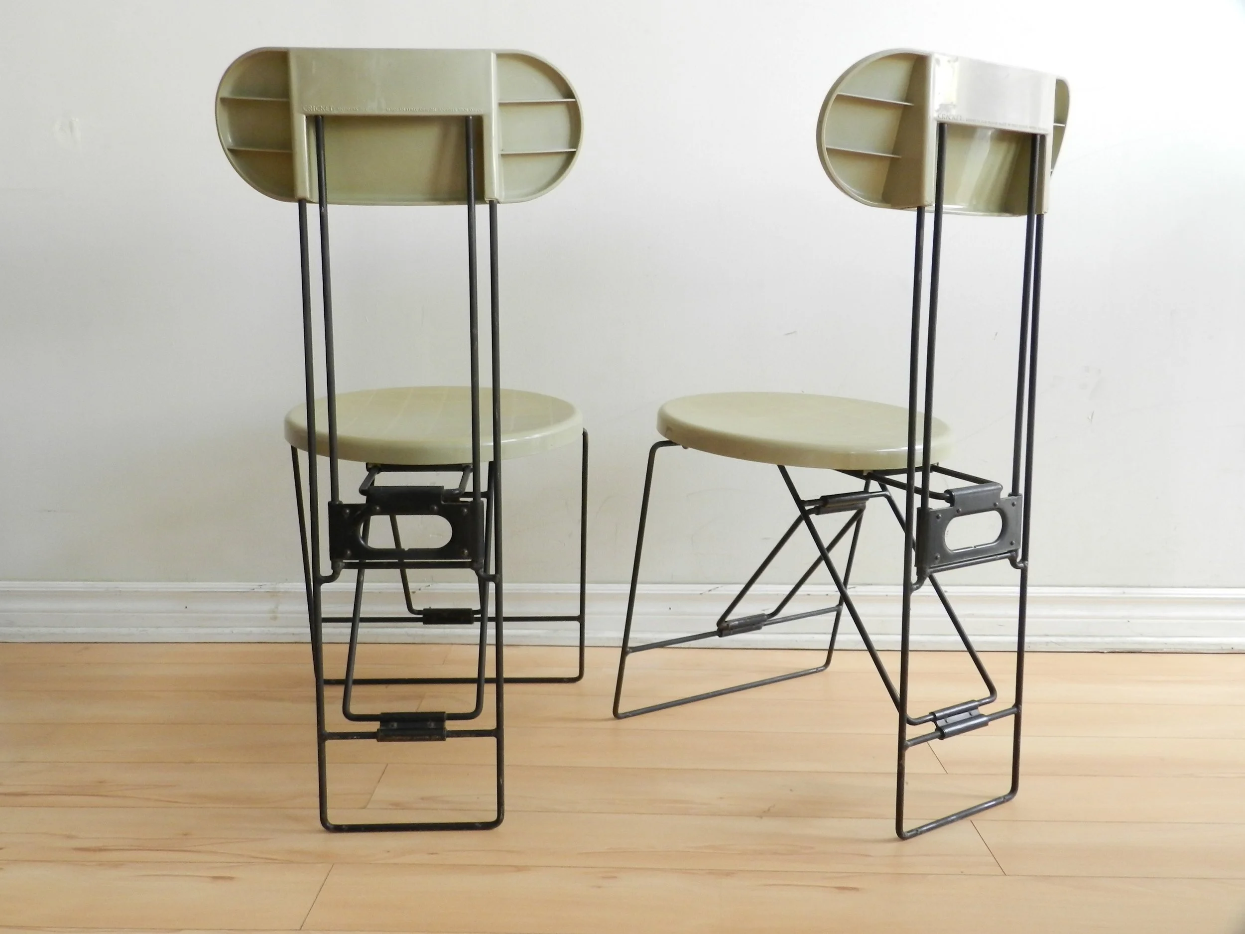 Pair of folding “Cricket” chairs designed by Andries Van Once and Kazuma Yamaguchi for Magis. In plastic and steel.  Italy, 1980s.