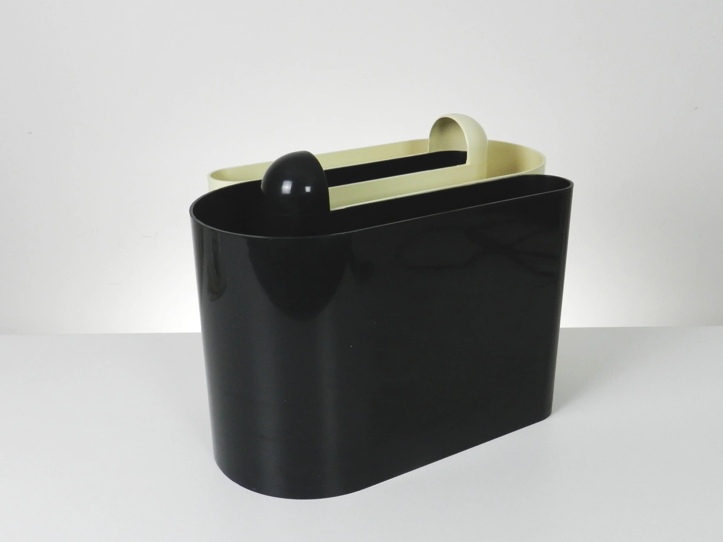 Pair of nesting plastic magazine racks designed by Rodolfo Bonetto for Vastill.  Italian design, manufactured in Canada, 1960s.