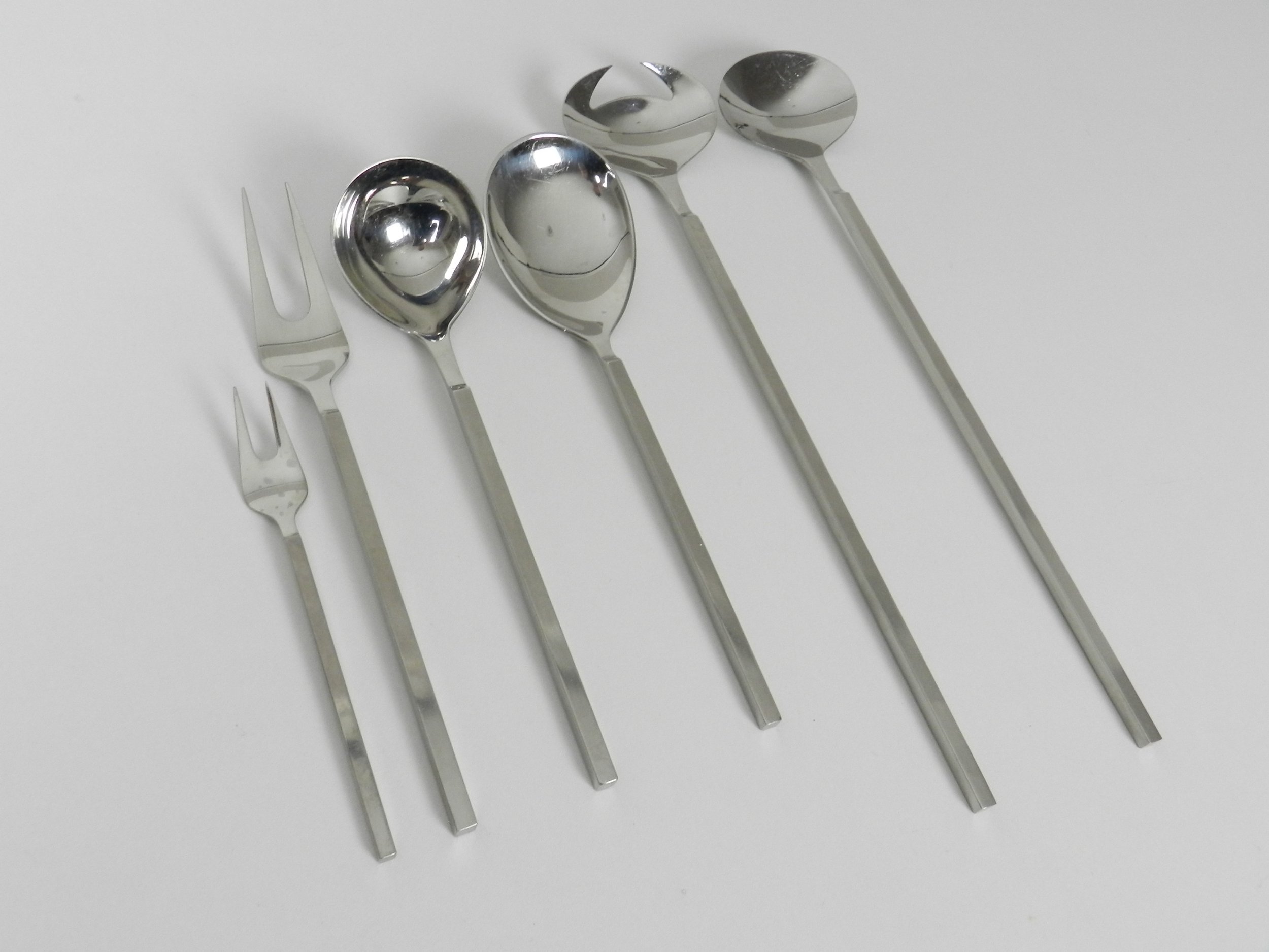 Stainless steel “Rondo” flatware set designed by Per Willemoes for Lundtofte. 8 - seven piece place settings (missing one tea spoon) plus 6 serving pieces, total of 61 pieces.  Denmark, 1970s.