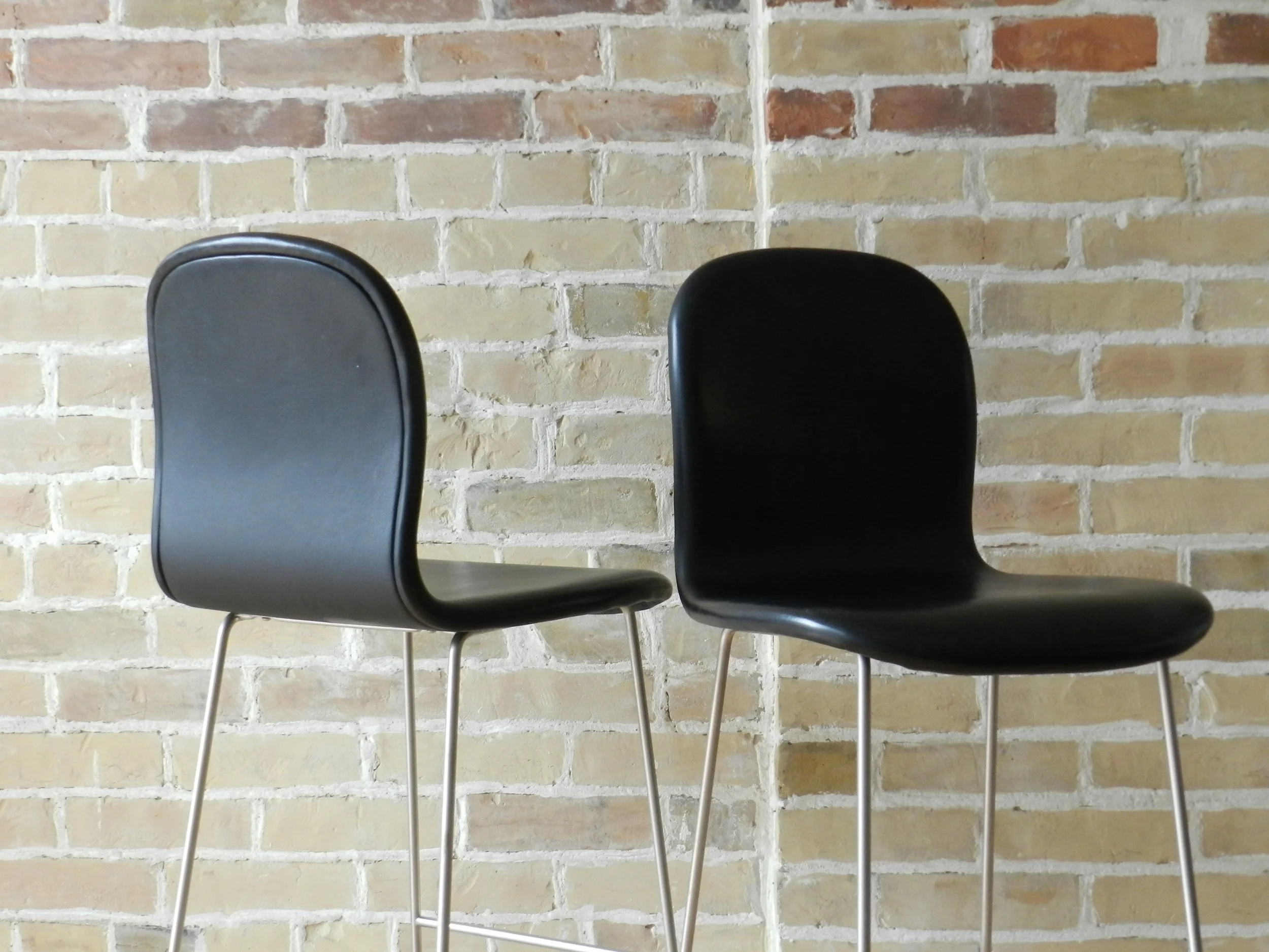 Set of four Tate Soft stools designed by Jasper Morrson for Cappellini. Black leather upholstery on steel base. Counter height.  Italy, 2021.