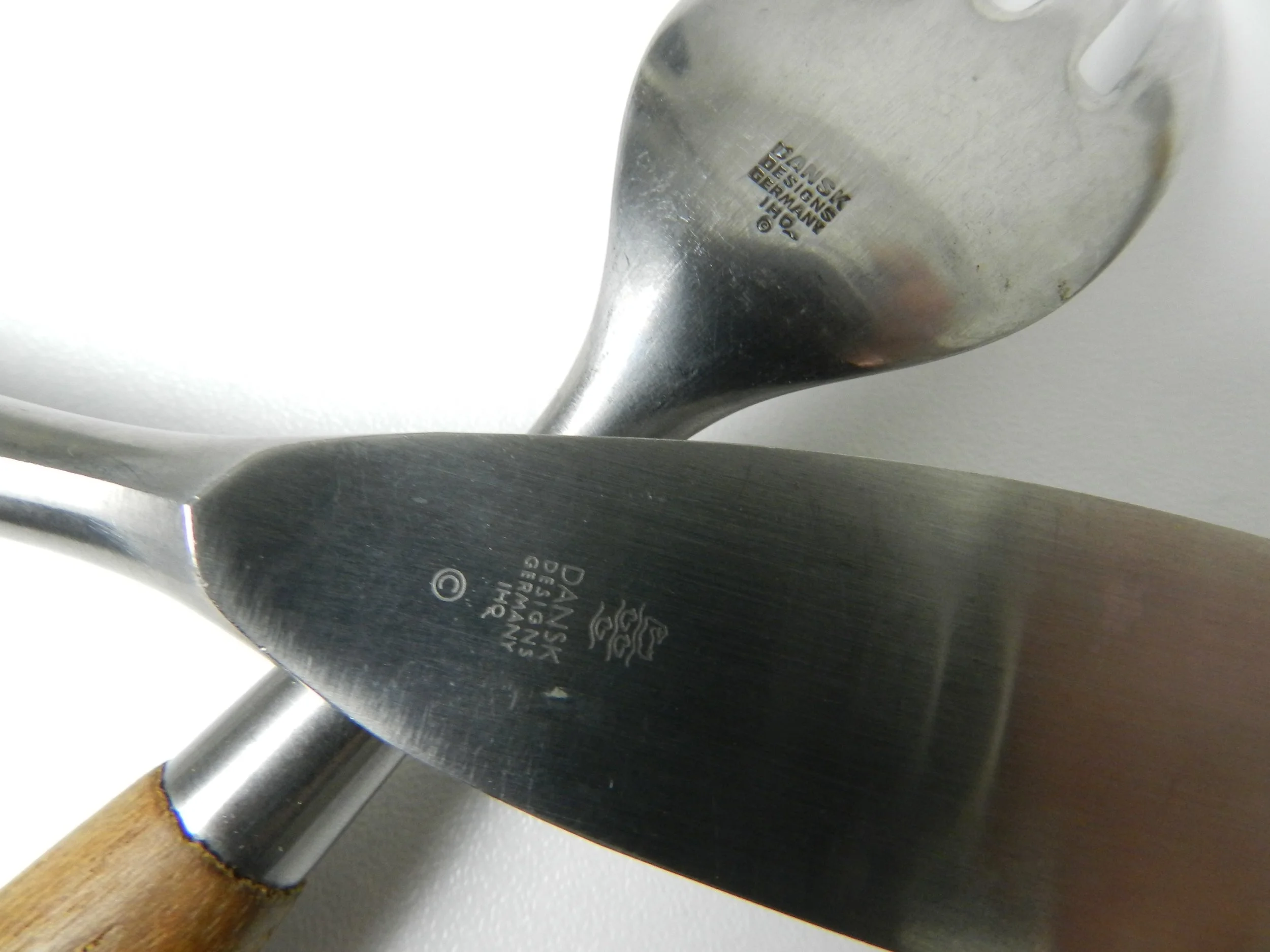 Set of Fjord flatware designed by Jens Quistgaard for Dansk. Stainless steel with teak handles. 6 complete place setttings of 5 plus one serving utensil, 31 pieces total.  Germany, 1960s.
