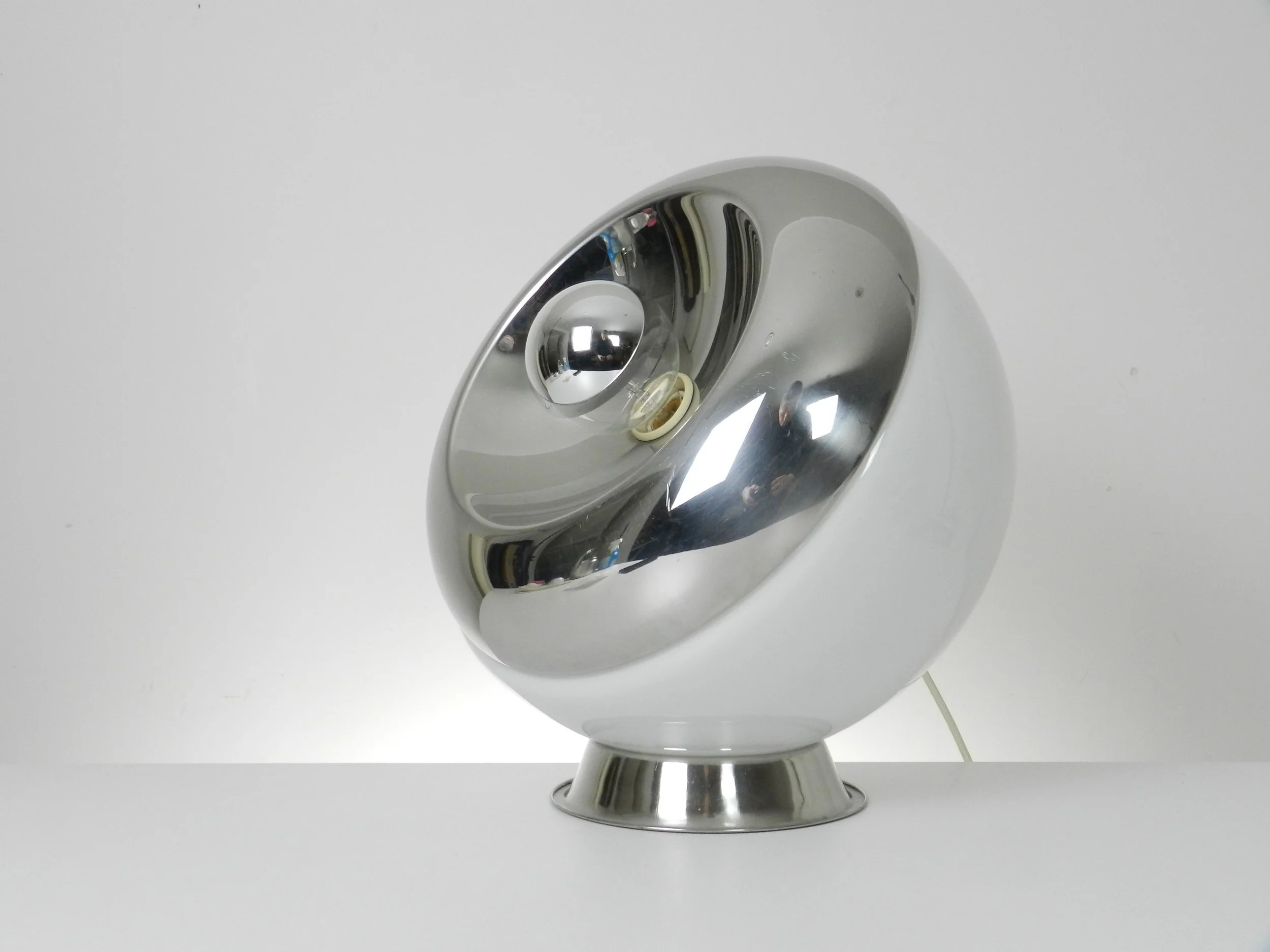 Large space age lamp in opaline glass and chrome by Reggiani. Can be used as a table or floor lamp.  Italy, 1970s.