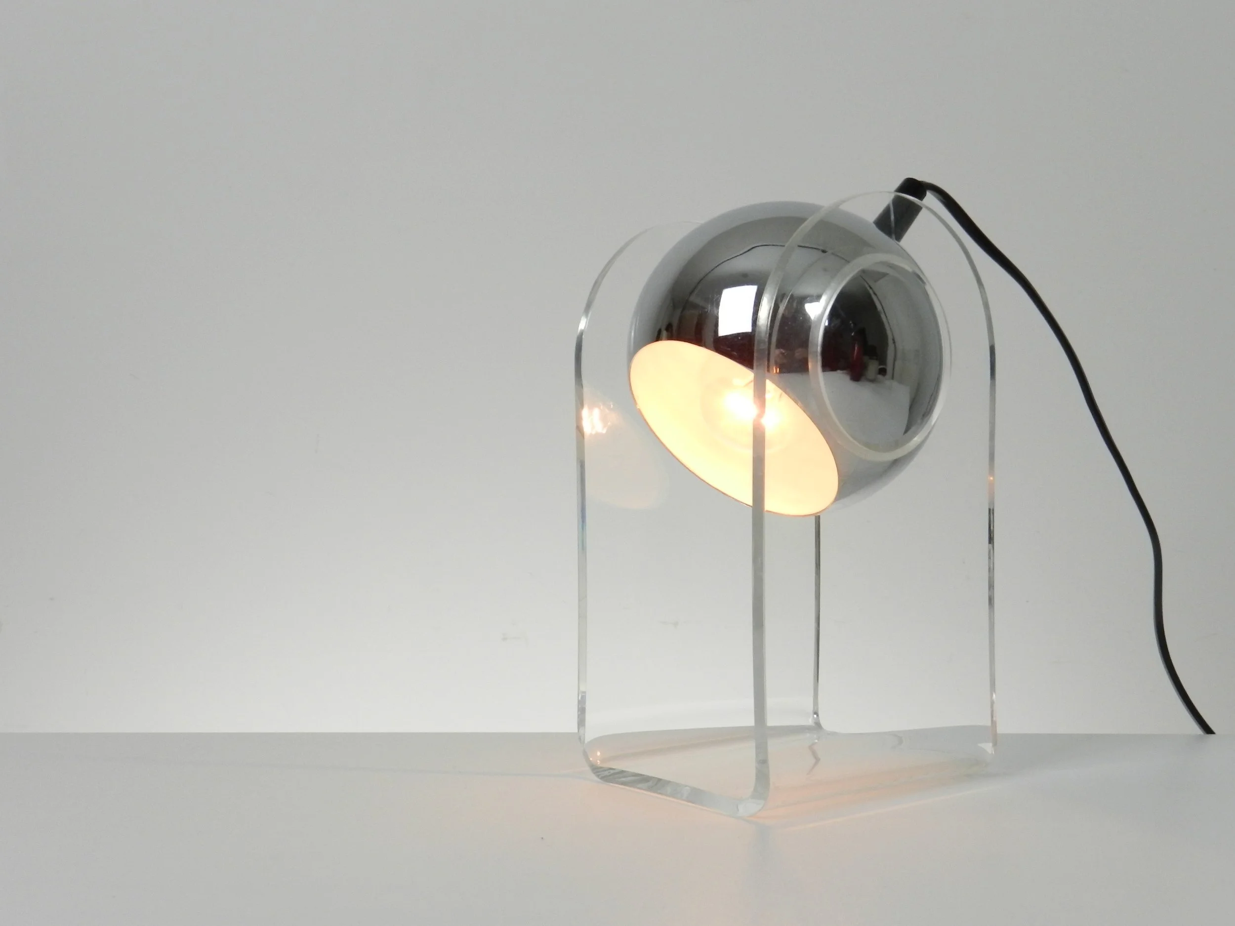 Space age eyeball lamp in the style of Gino Sarfatti. Chromed steel and lucite.  circa 1980s.