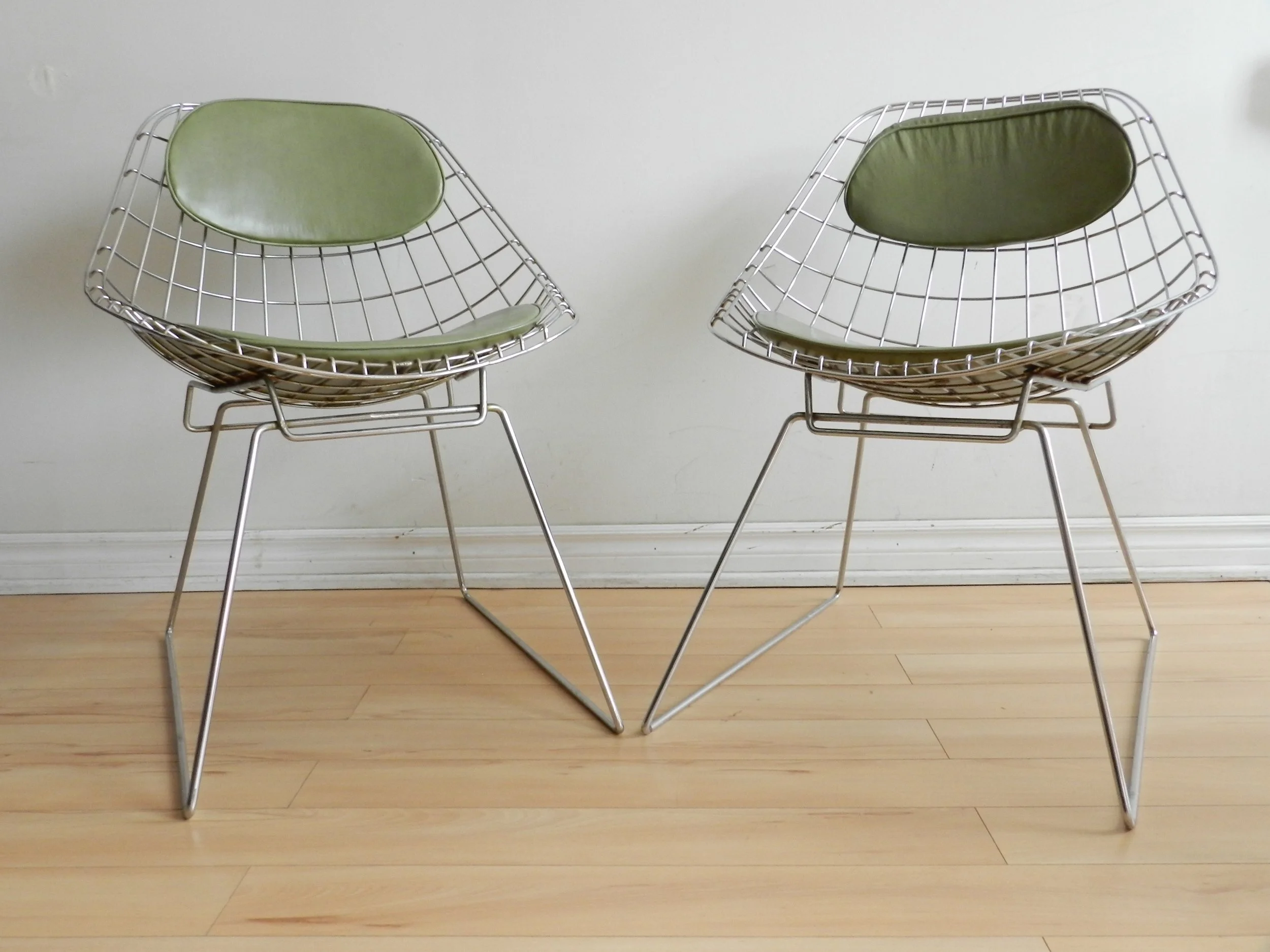 Pair of sculptural side chairs in chromed steel wire designed by Cees Braakman for Pastoe.  Netherlands, 1960s.