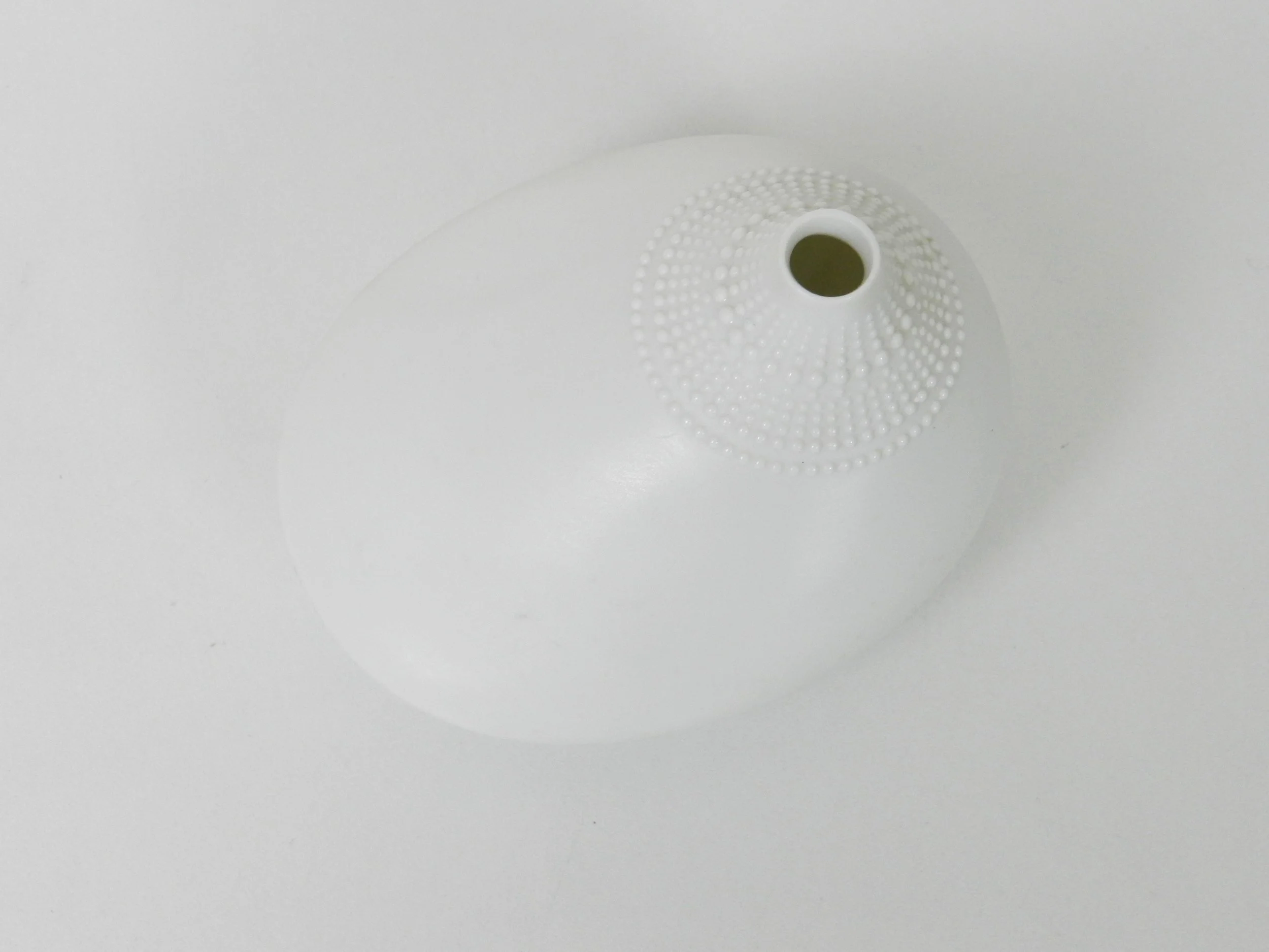 Pollo vase in porcelain deigned by Tapio Wirkkala for Rosenthal.  Germany, 1960s.