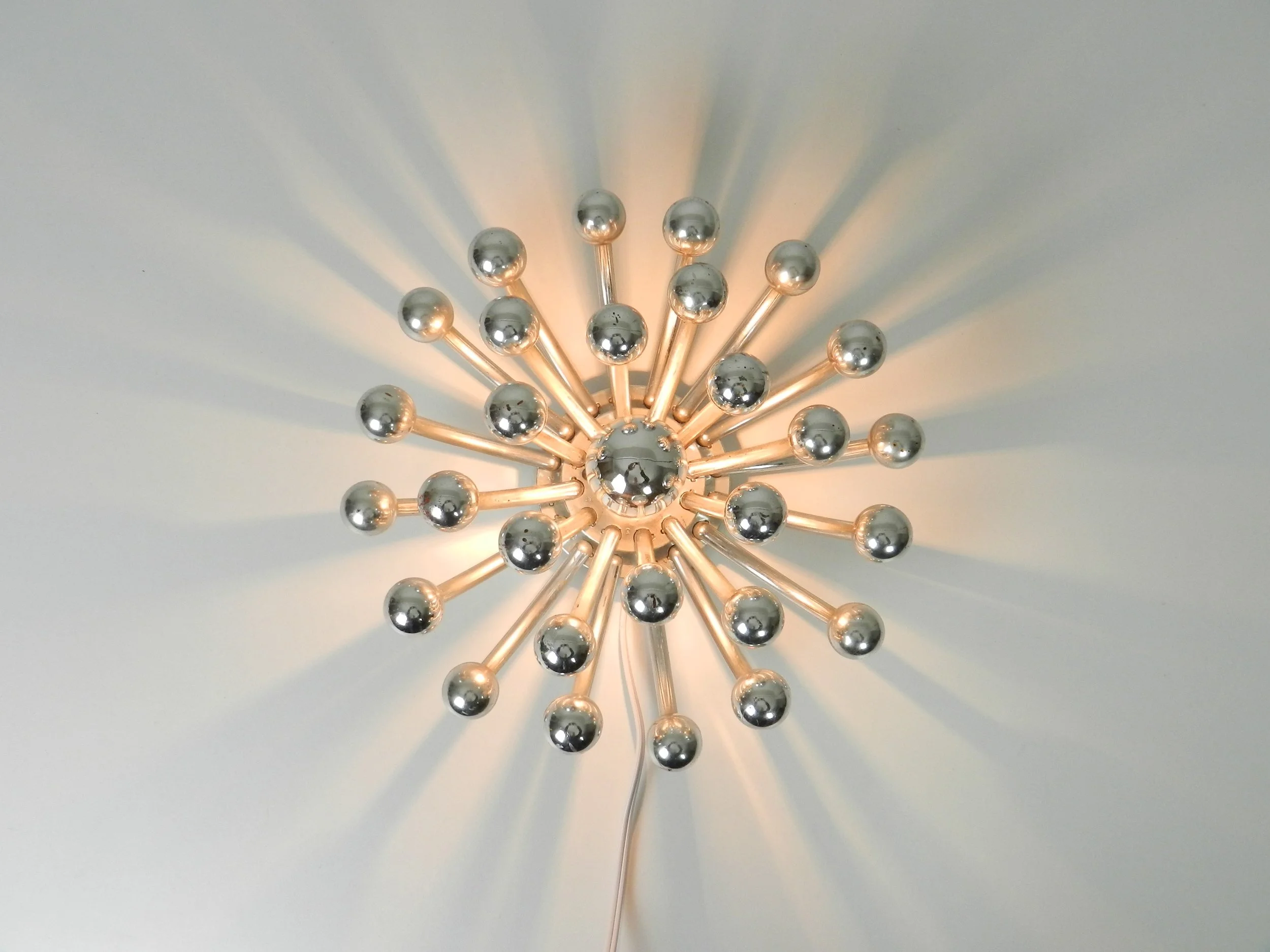 Pistillino Lamp by Studio Tetrarch