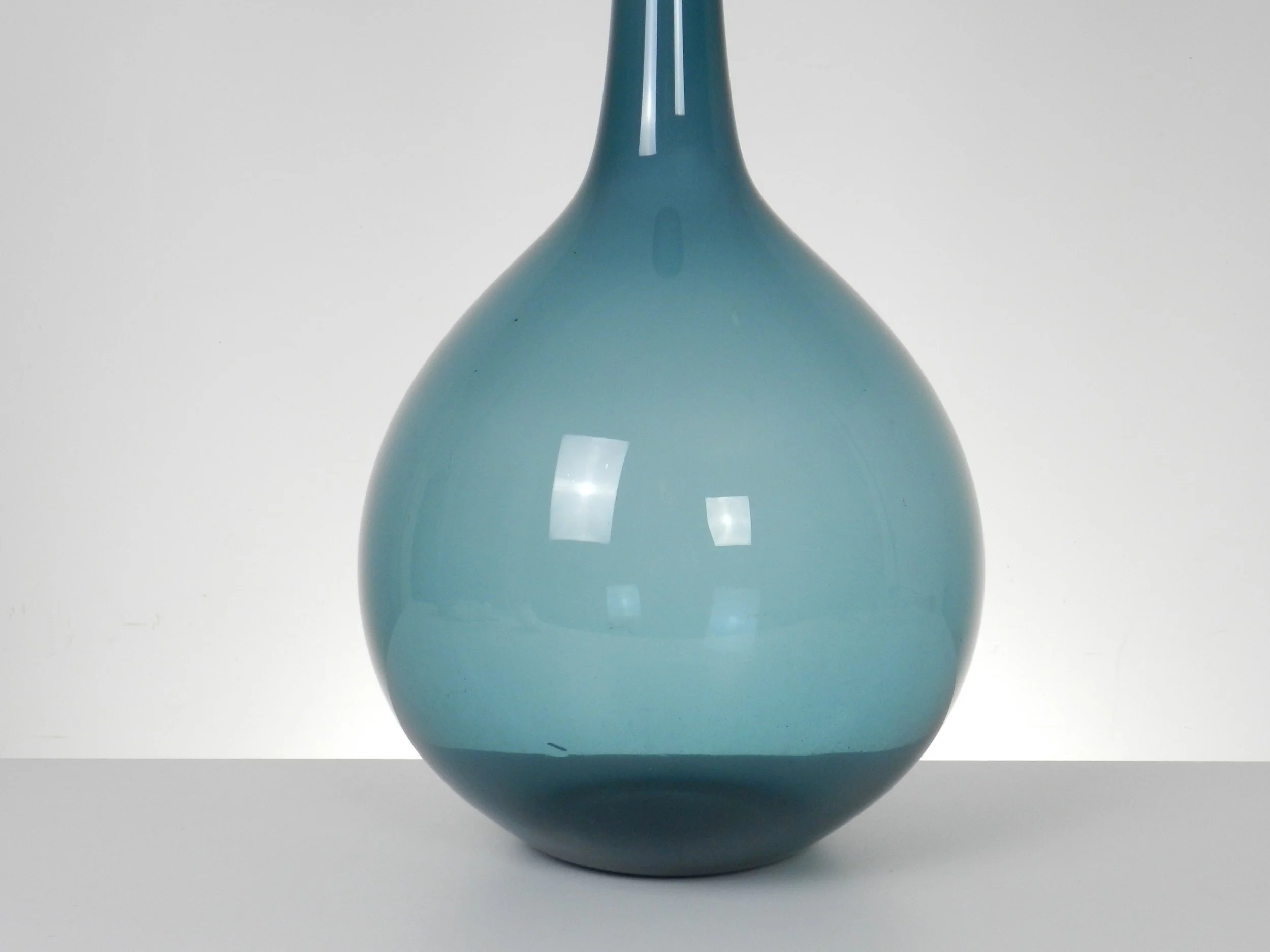 Large glass floor vase designed by Arthur Percy for Gullaskruf Glasbruk.  Sweden, 1960s.