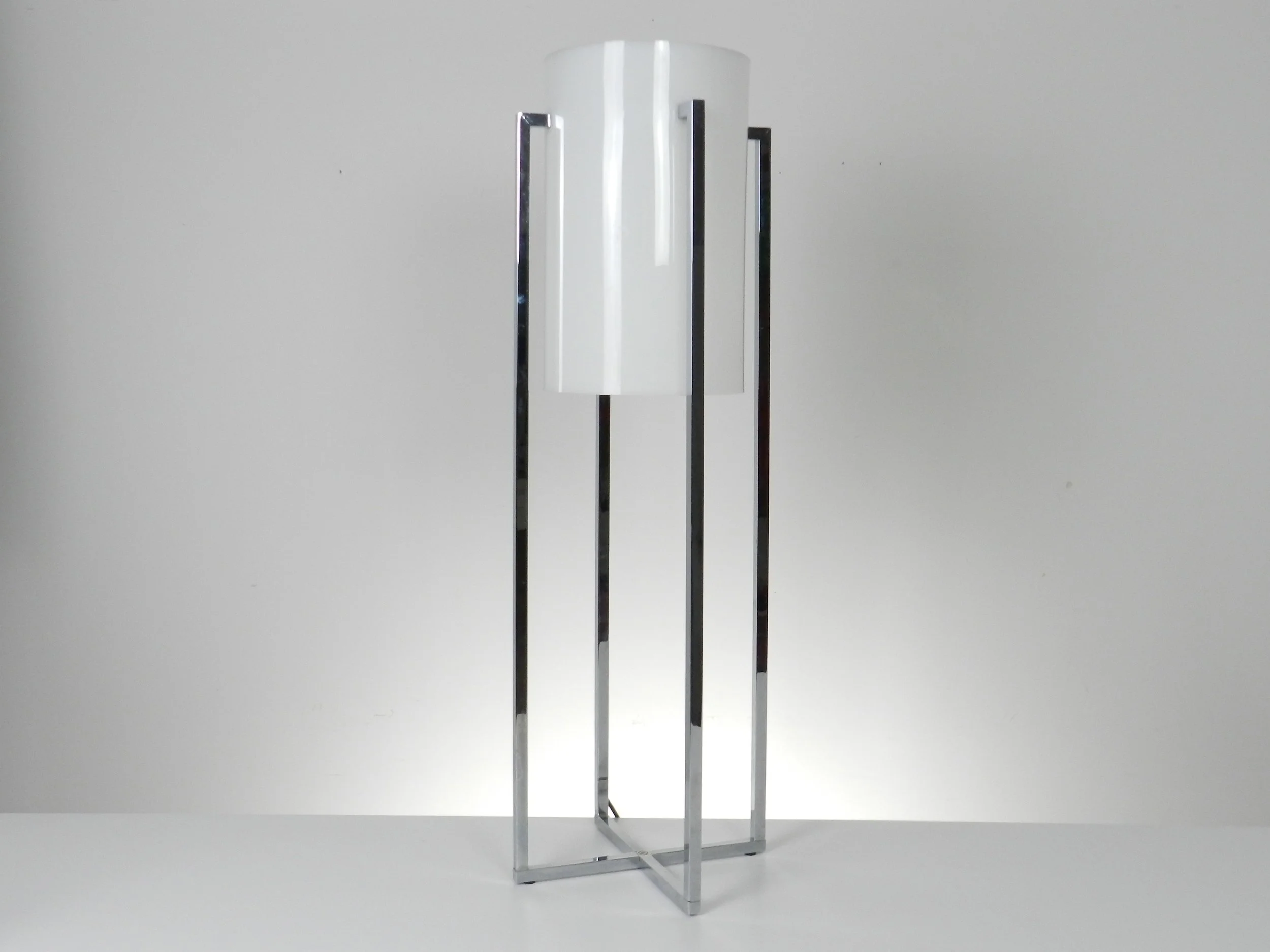 Modernist tall lamp designed by Paul Mayen for Habitat. Chromed steel frame with acrylic shade.  USA, 1970s.