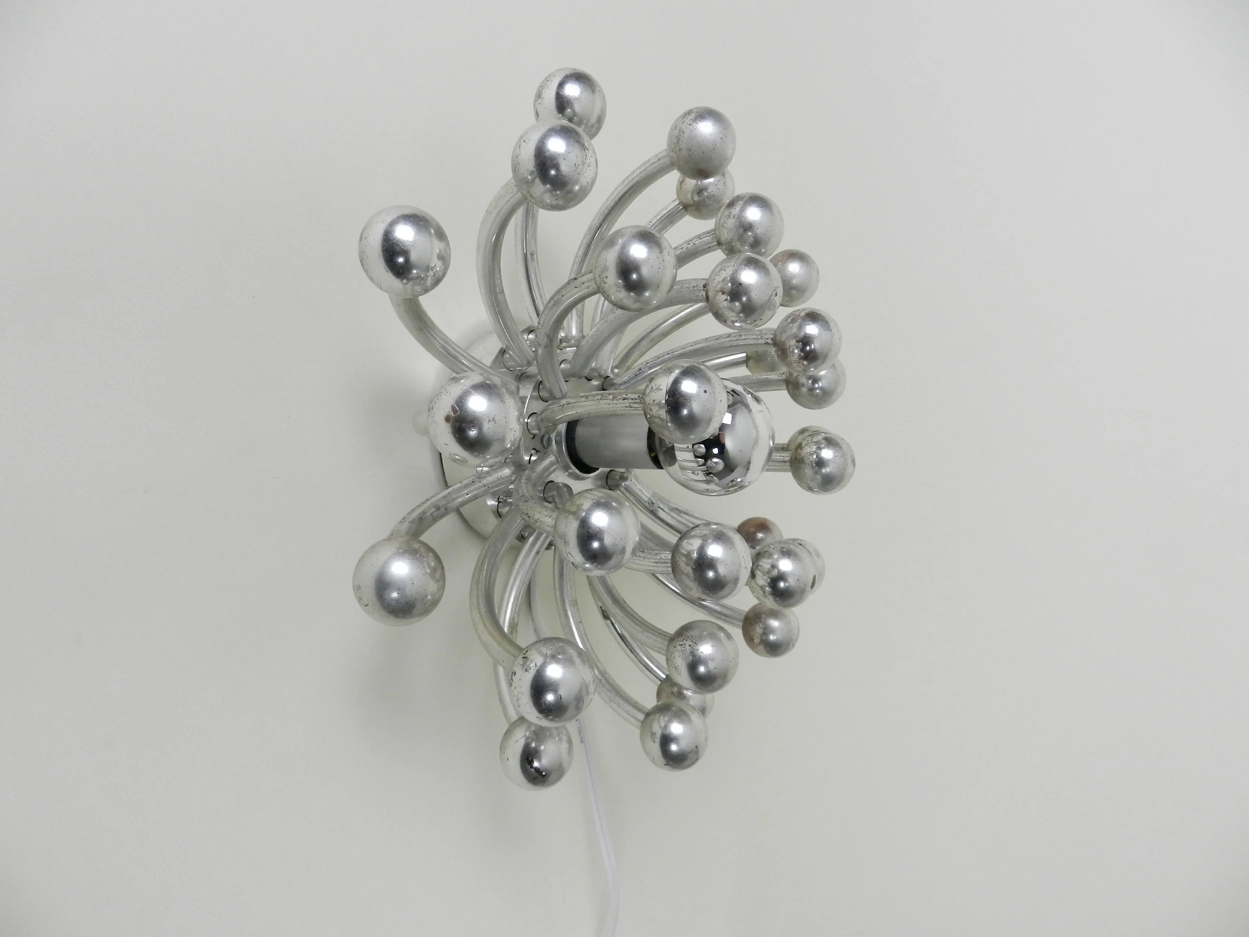 Vintage Pistillino wall lamp designed by Studio Tetrarch for Valenti.  Italy, 1960s.