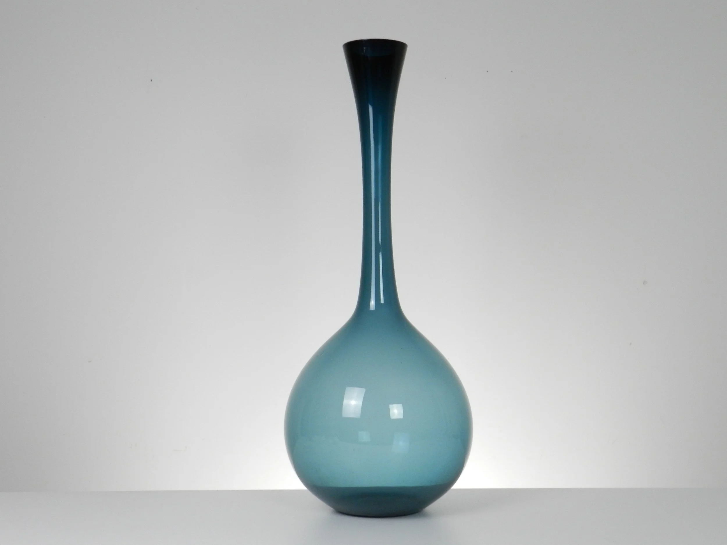Large glass floor vase designed by Arthur Percy for Gullaskruf Glasbruk.  Sweden, 1960s.