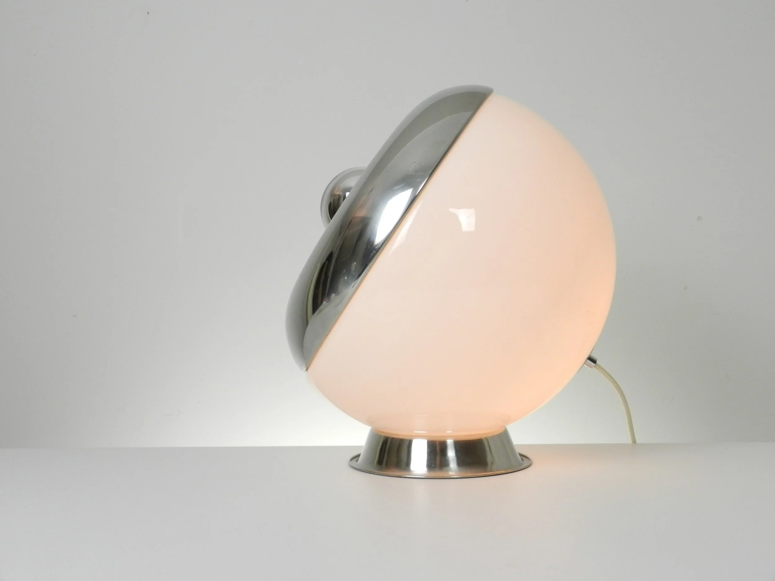 Large space age lamp in opaline glass and chrome by Reggiani. Can be used as a table or floor lamp.  Italy, 1970s.
