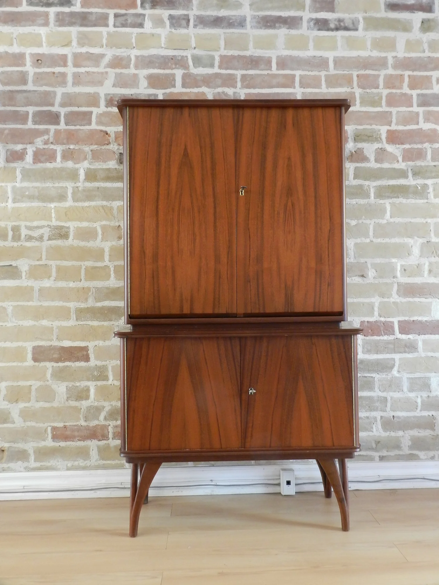 アート・デザイン・音楽 modern FURNITURE 150 Years of Design アート・デザイン・音楽 modern FURNITURE 150 Years of Design Modern