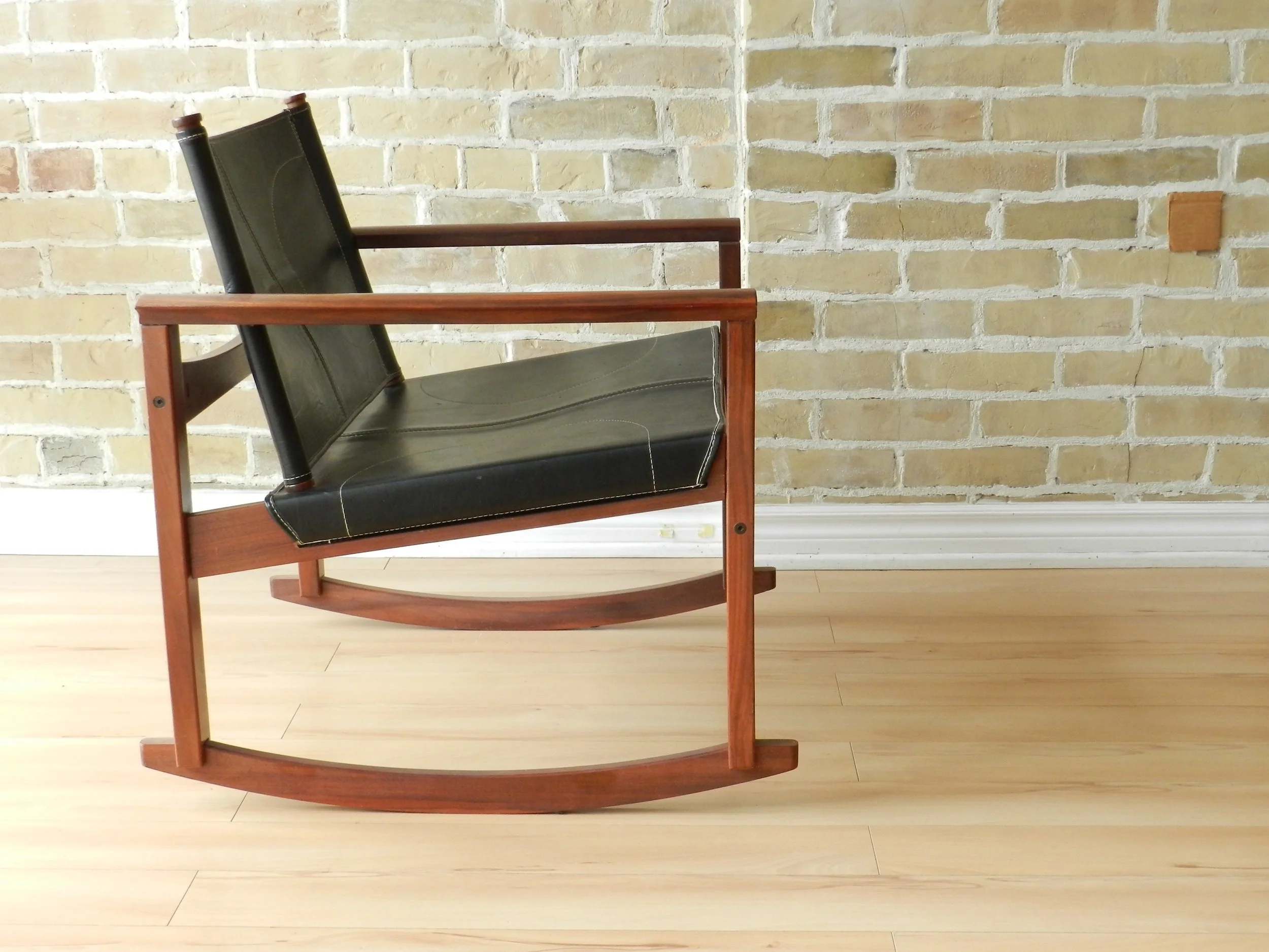 Peglev rocking chair designed by Michel Amoult for Mobilia Cotemporanea. Rosewood with leather upholstery.  Brazil, 1960s.