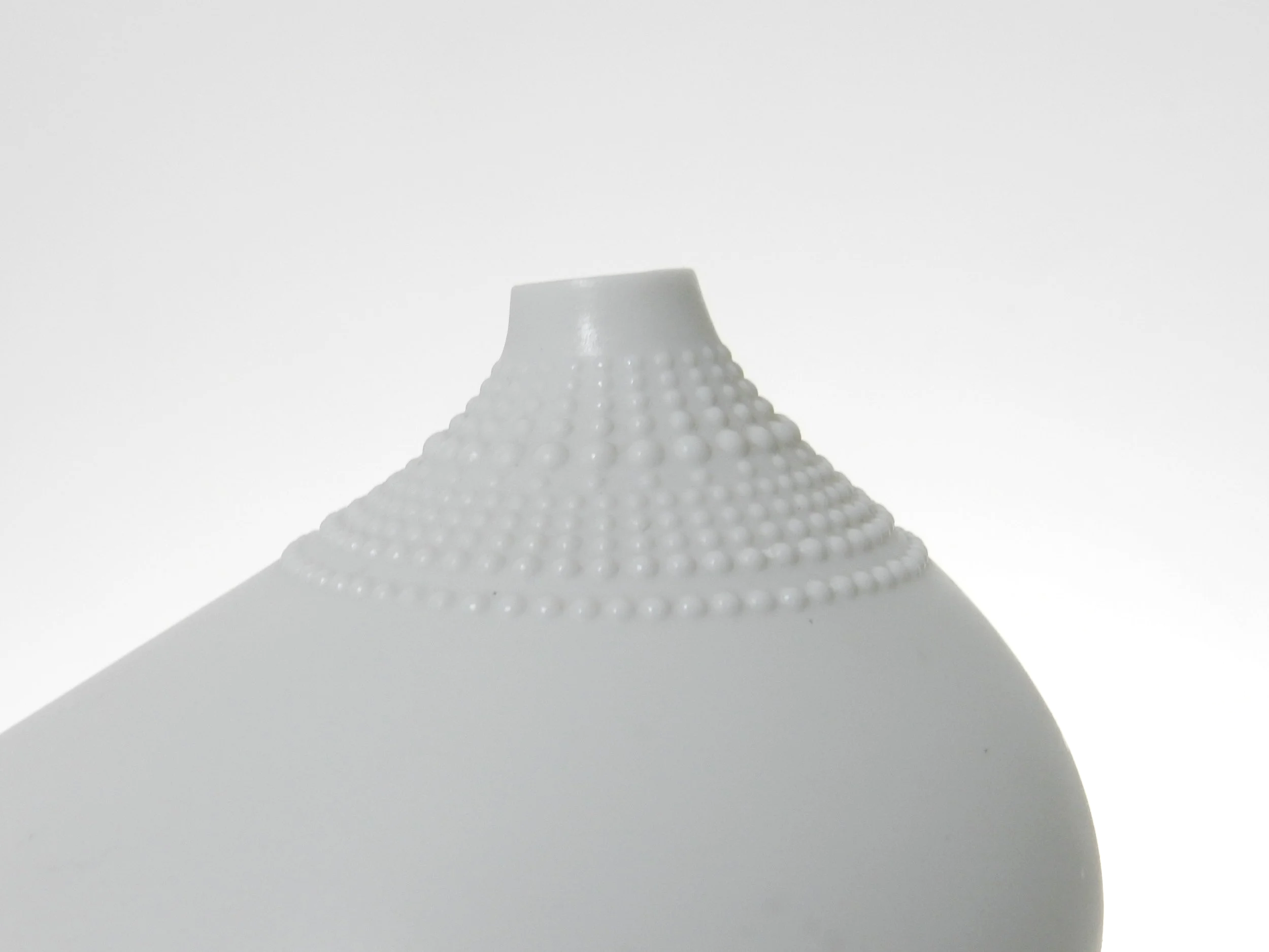 Pollo vase in porcelain deigned by Tapio Wirkkala for Rosenthal.  Germany, 1960s.