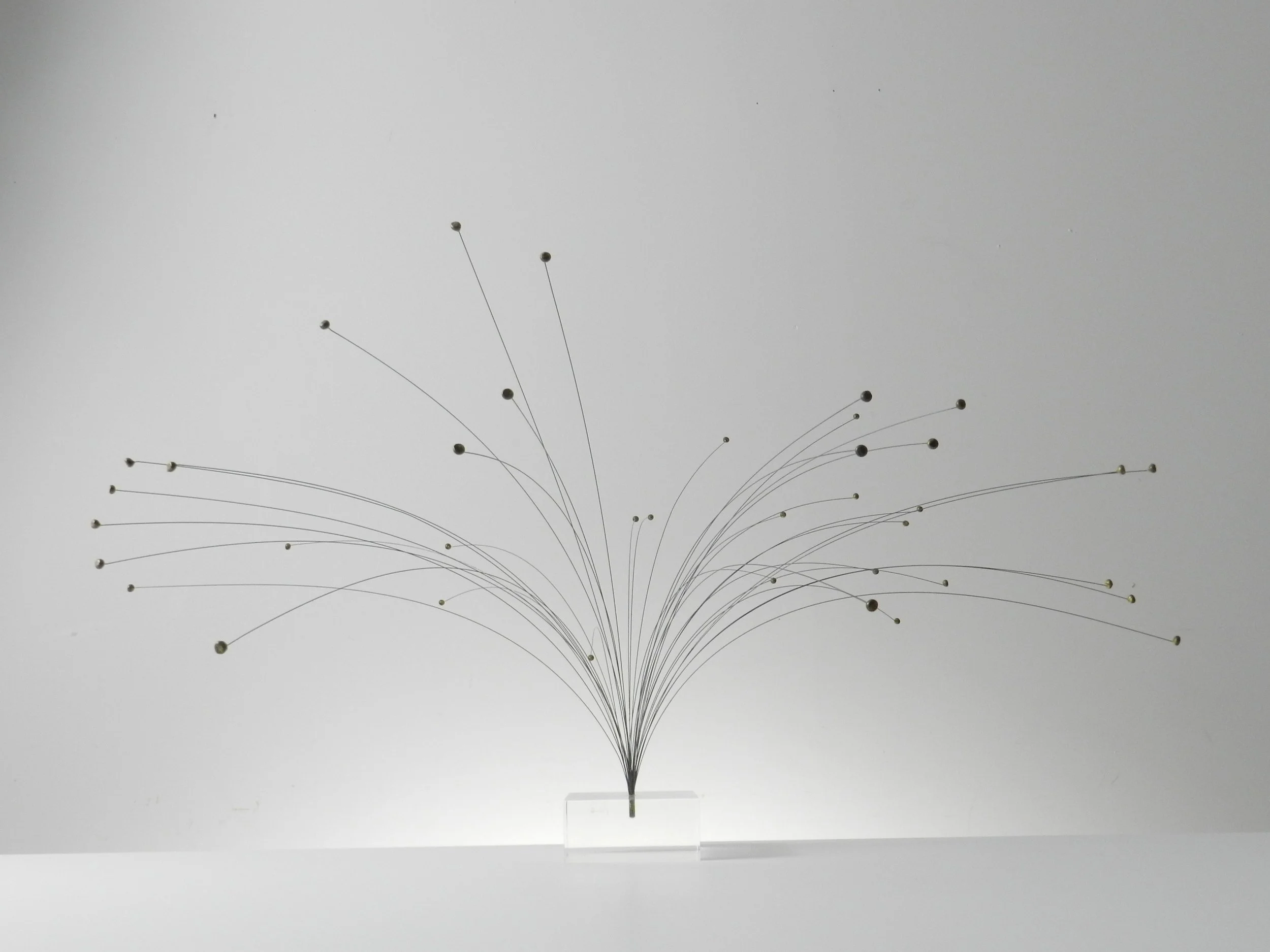 Kinetic spray sculpture in wire on lucite base.  circa 1970s.