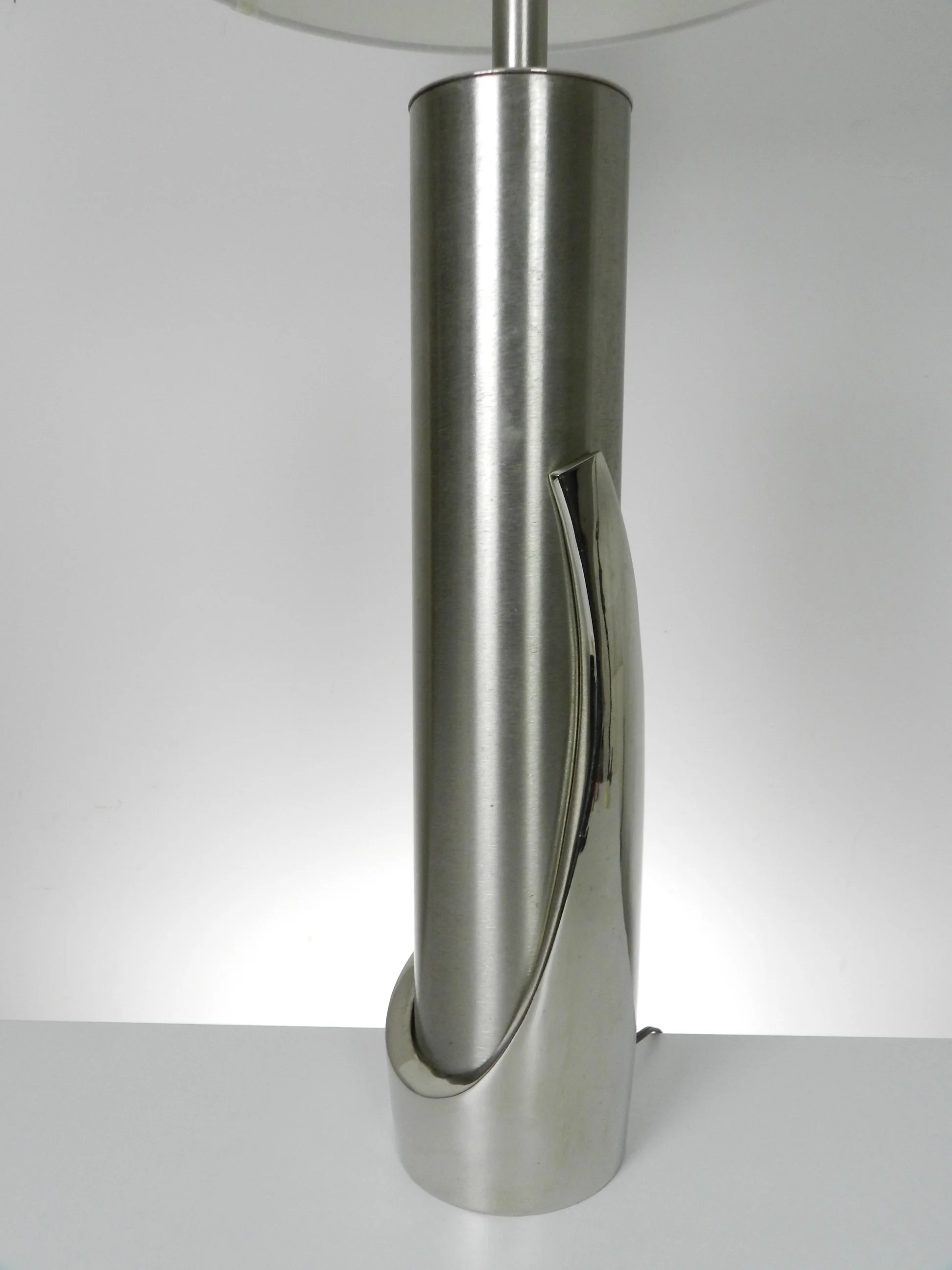 Tall mid century modern lamp by Laurel Lamp Co.  USA, 1960s.