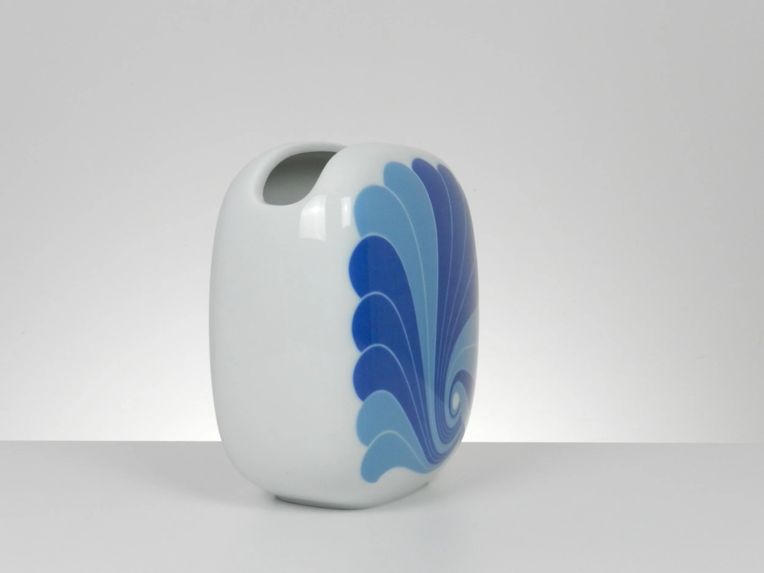 Large pop art Rosenthal Studio Linie porcelain vase. Form designed by Wolf Karnagel with decoration by Rosemunde Nairac.  Germany, 1970s.
