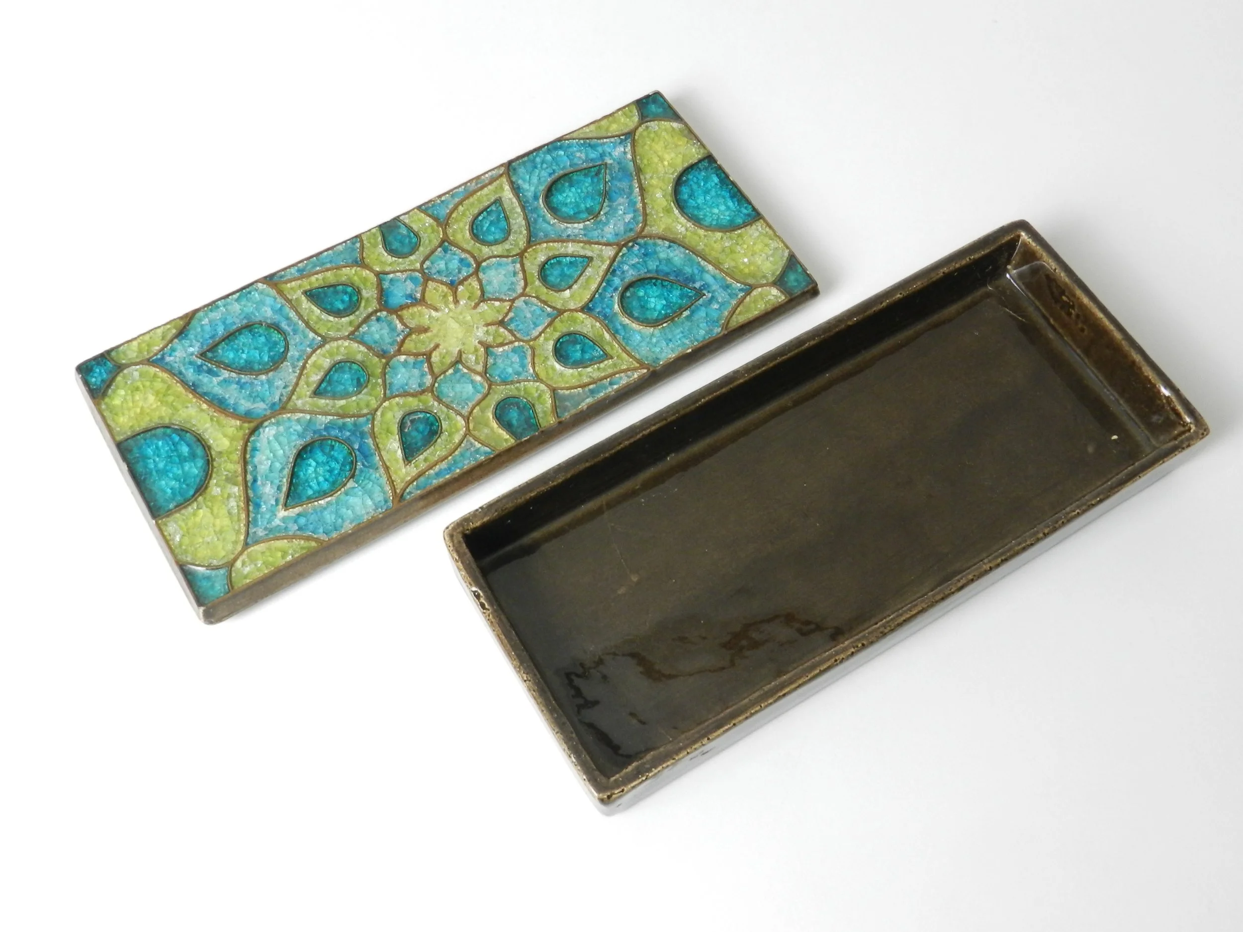 Ceramic box designed by George Kitchel for Vohann California Pottery.  USA, 1960s.