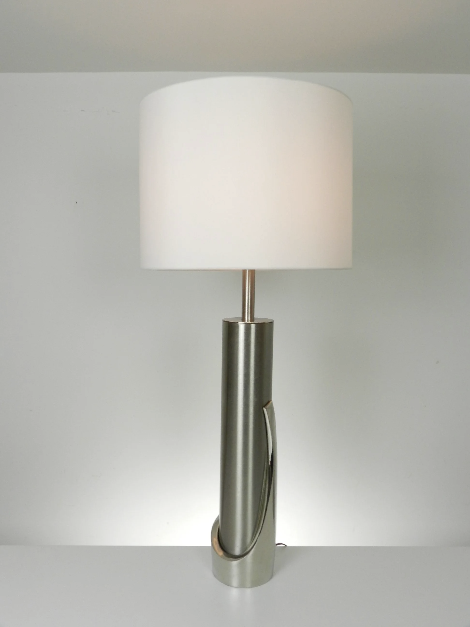 Tall mid century modern lamp by Laurel Lamp Co.  USA, 1960s.