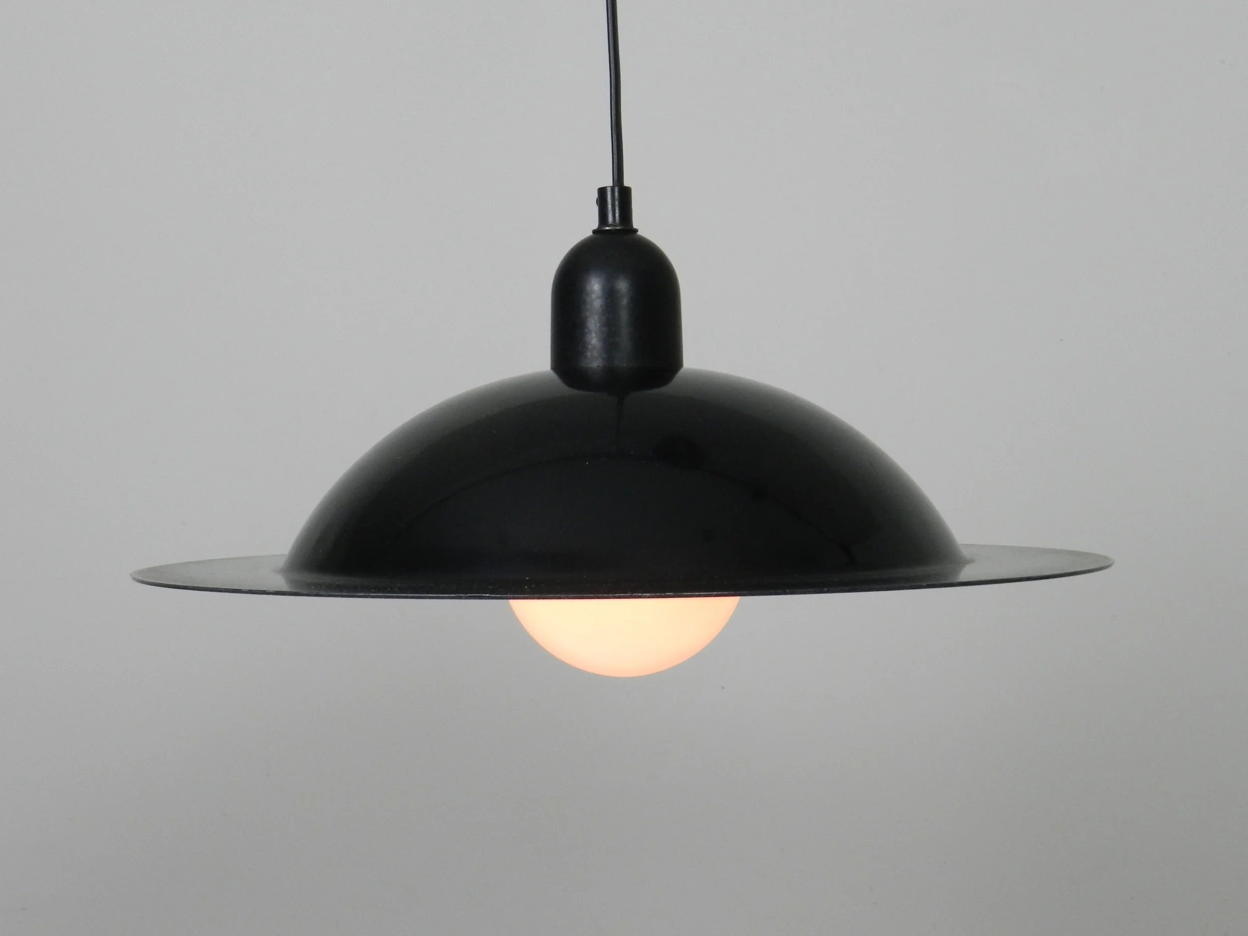 Enameled Lampiatta metal pendant lamp designed by Jonathan de Pas, Donato d’Urbino and Paolo Lomazzi for Stilnovo.  Italy, 1970s.