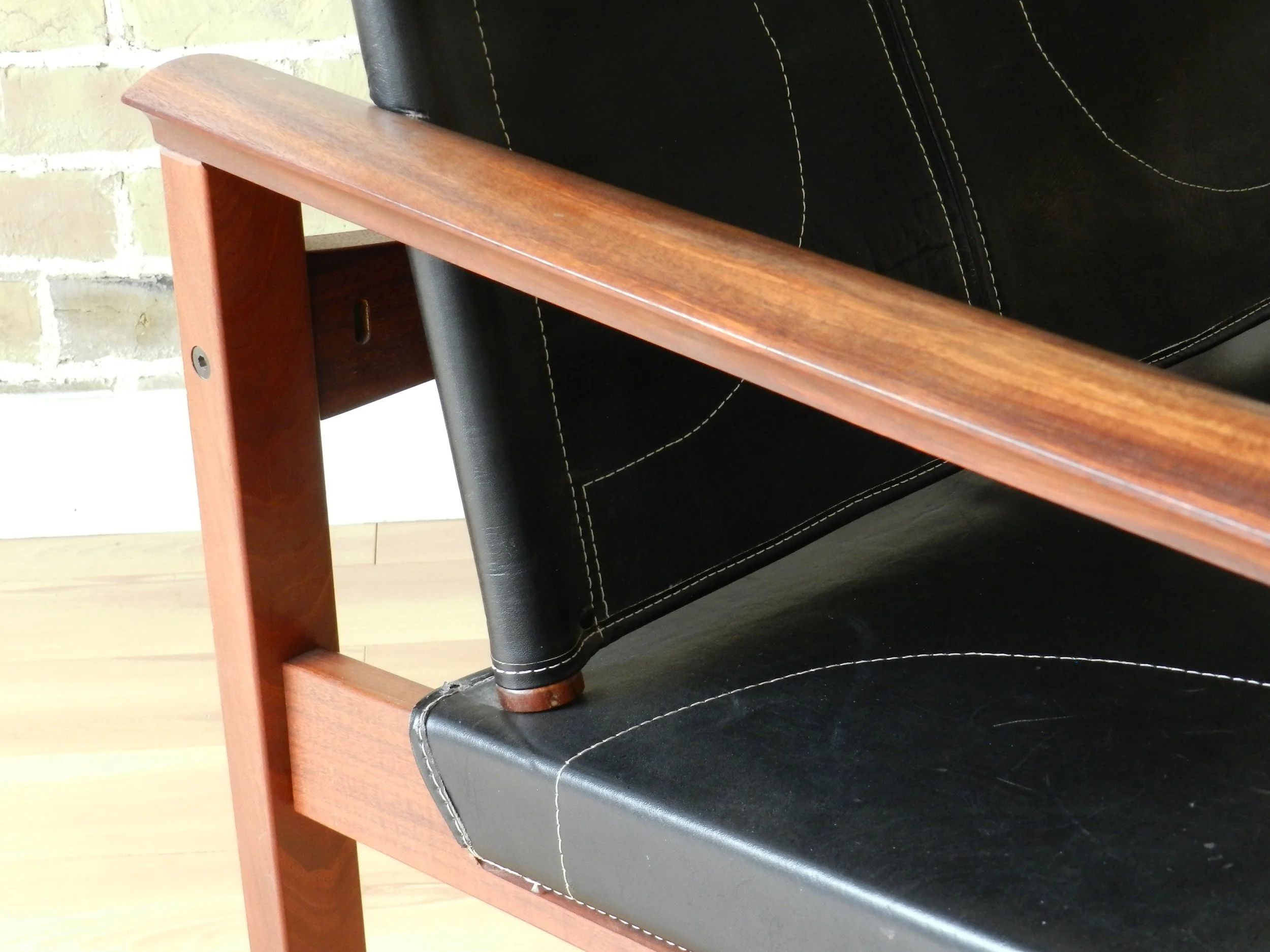 Peglev rocking chair designed by Michel Amoult for Mobilia Cotemporanea. Rosewood with leather upholstery.  Brazil, 1960s.