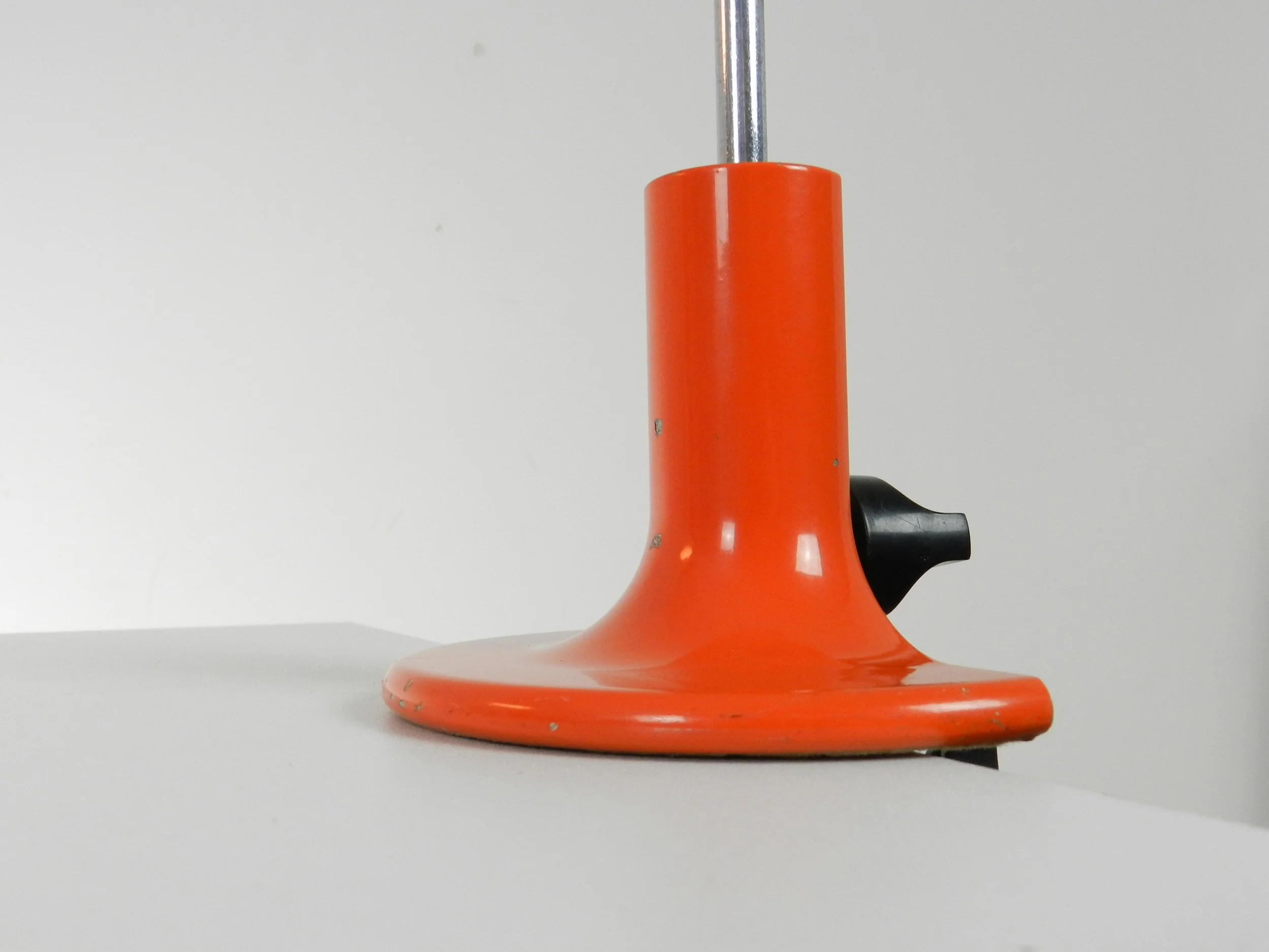 “Coupe” articulating clamp table lamp designed by Joe Colombo for Oluce.  Milano, Italy, 1960s.