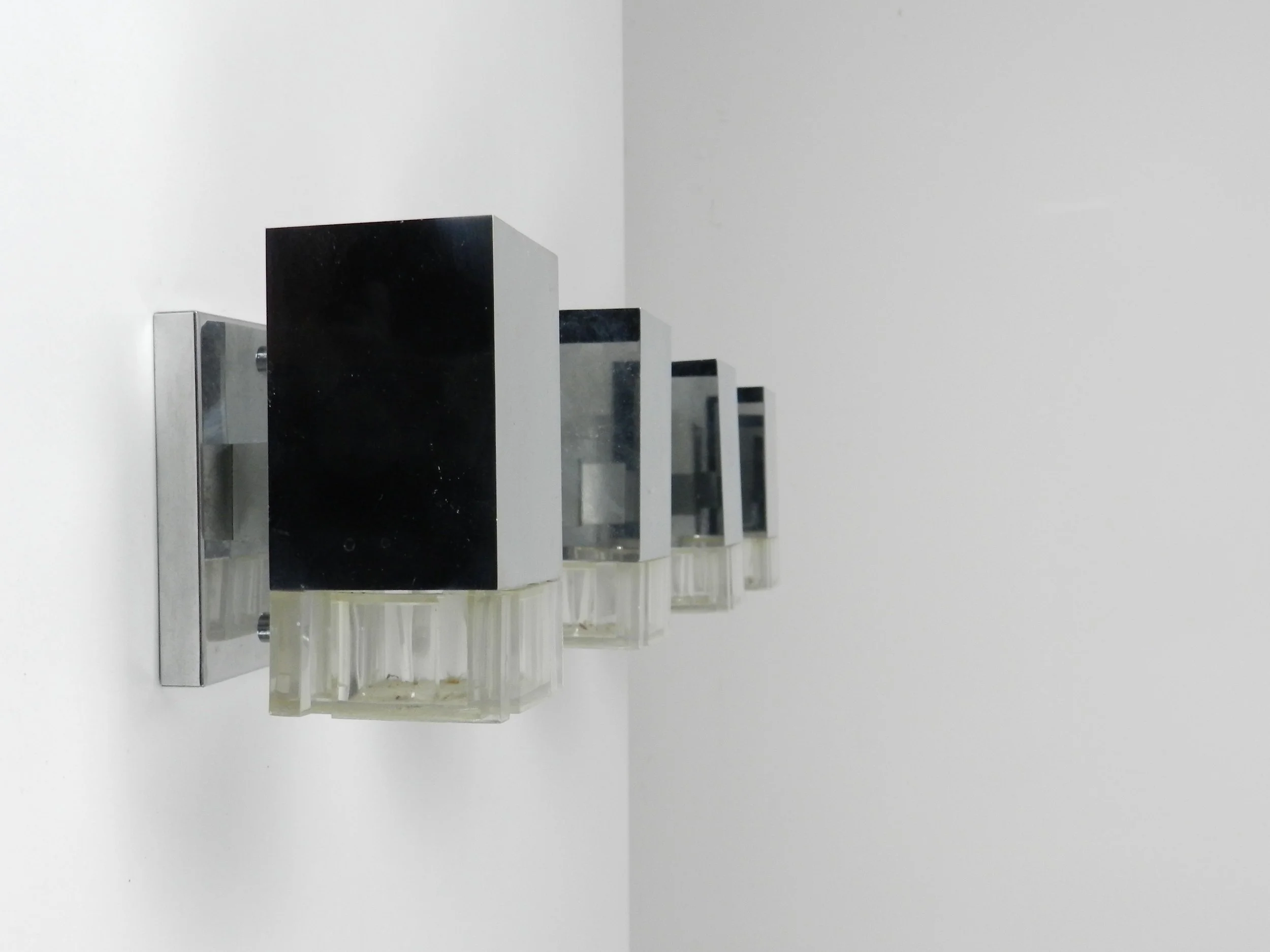 Pair of chrome and acrylic Cubic wall sconces designed by Gaetano Sciolari for Sciolari.  Italy, 1970s.