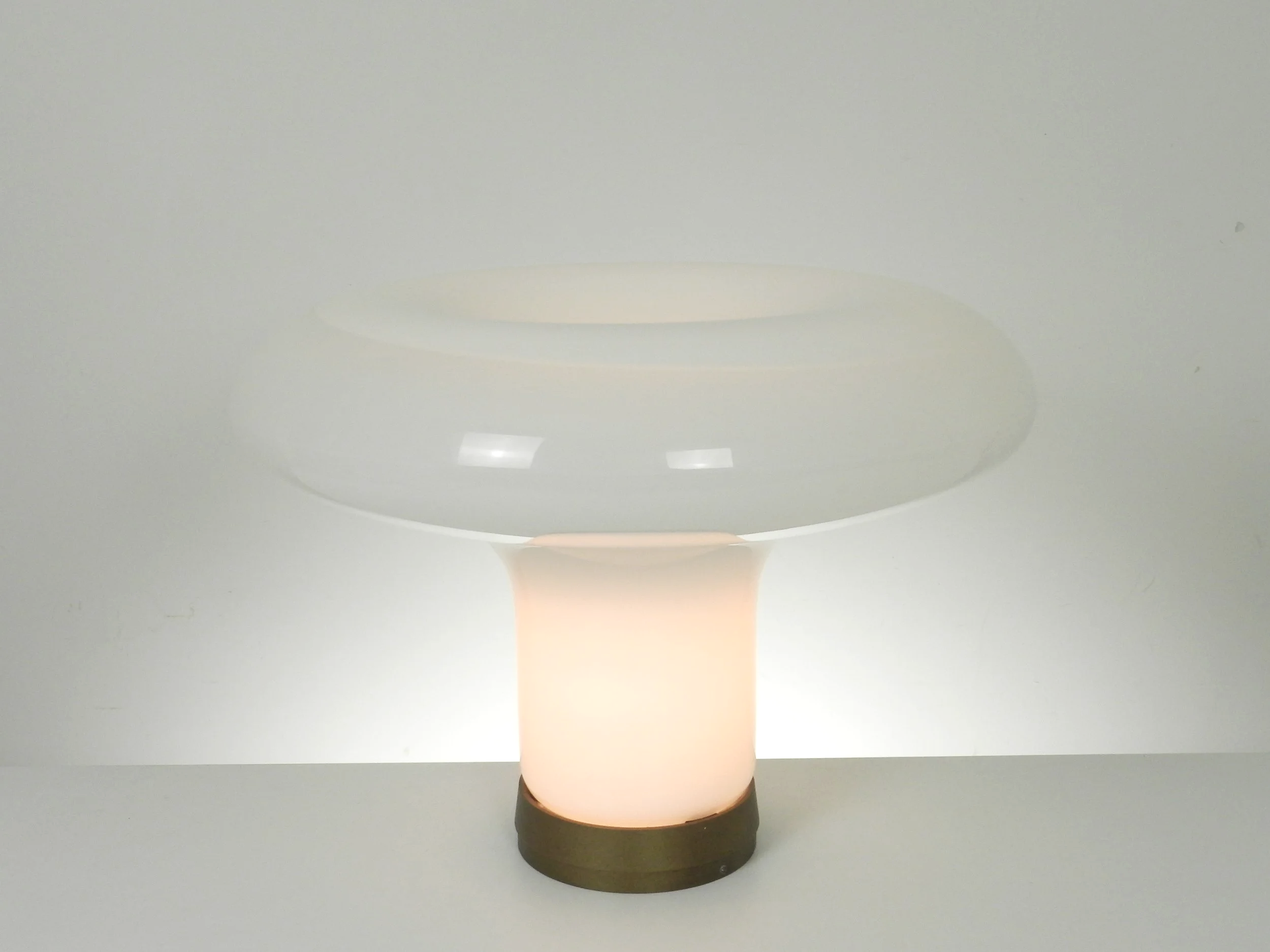 Lesbo lamp designed by Angelo Mangiarotto for Artemide. hand blown opal Murano glass on aluminum base.  Italy, design year 1967