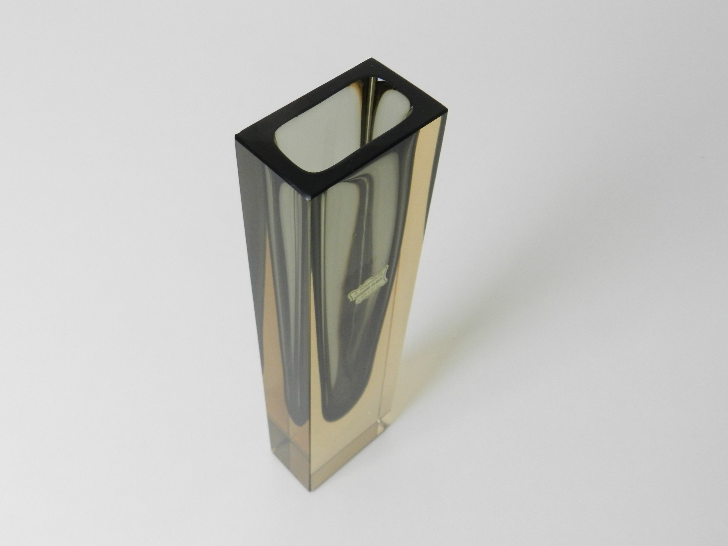 Murano glass Sommerso vase designed by Alessandro Mandruzzato.  Italy, 1970s.