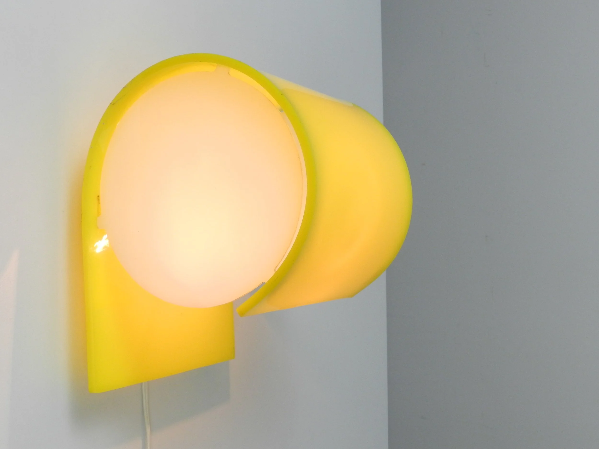 Glo- Up Acrylic Wall Sconce