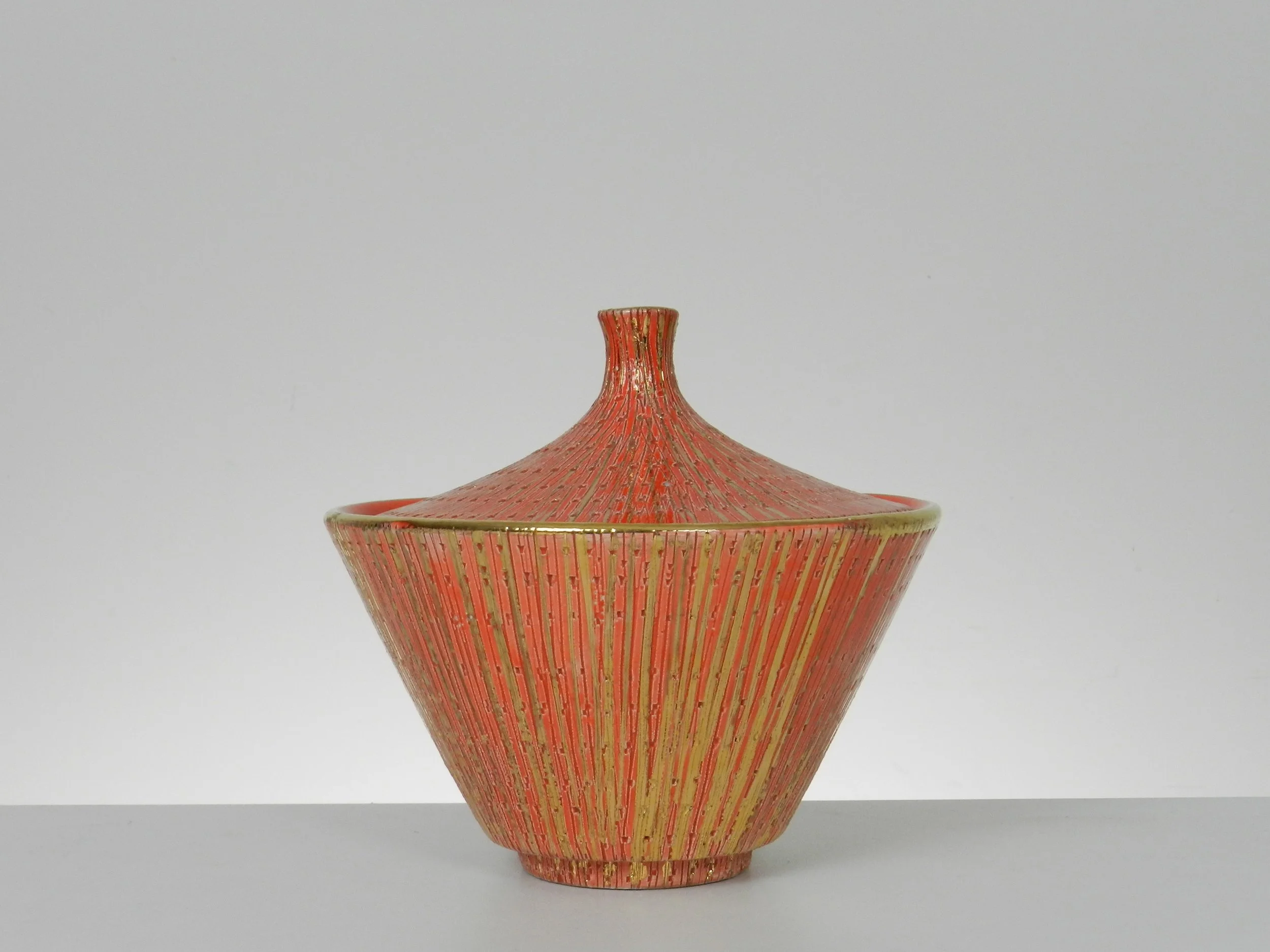 Ceramic ‘Seta’ covered bowl designed by Aldo Londi for Bitossi.  Italy, 1960s.