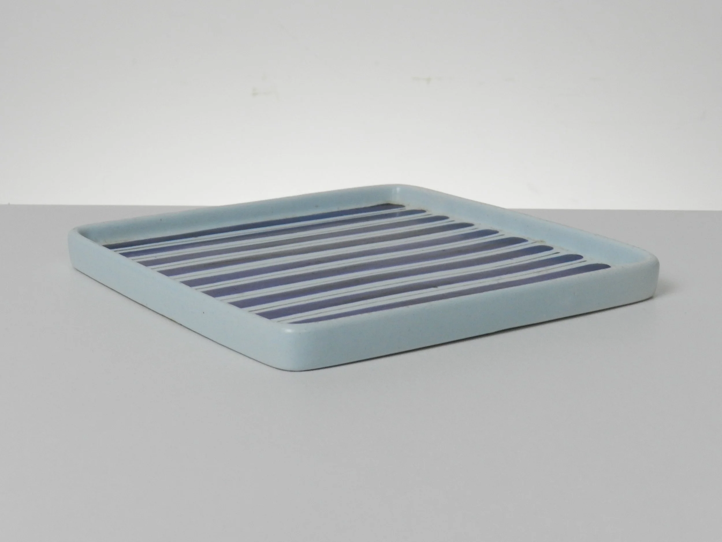 Ceramic faience dish designed Stig Lindberg for Gustavsberg.  Sweden, 1950s.