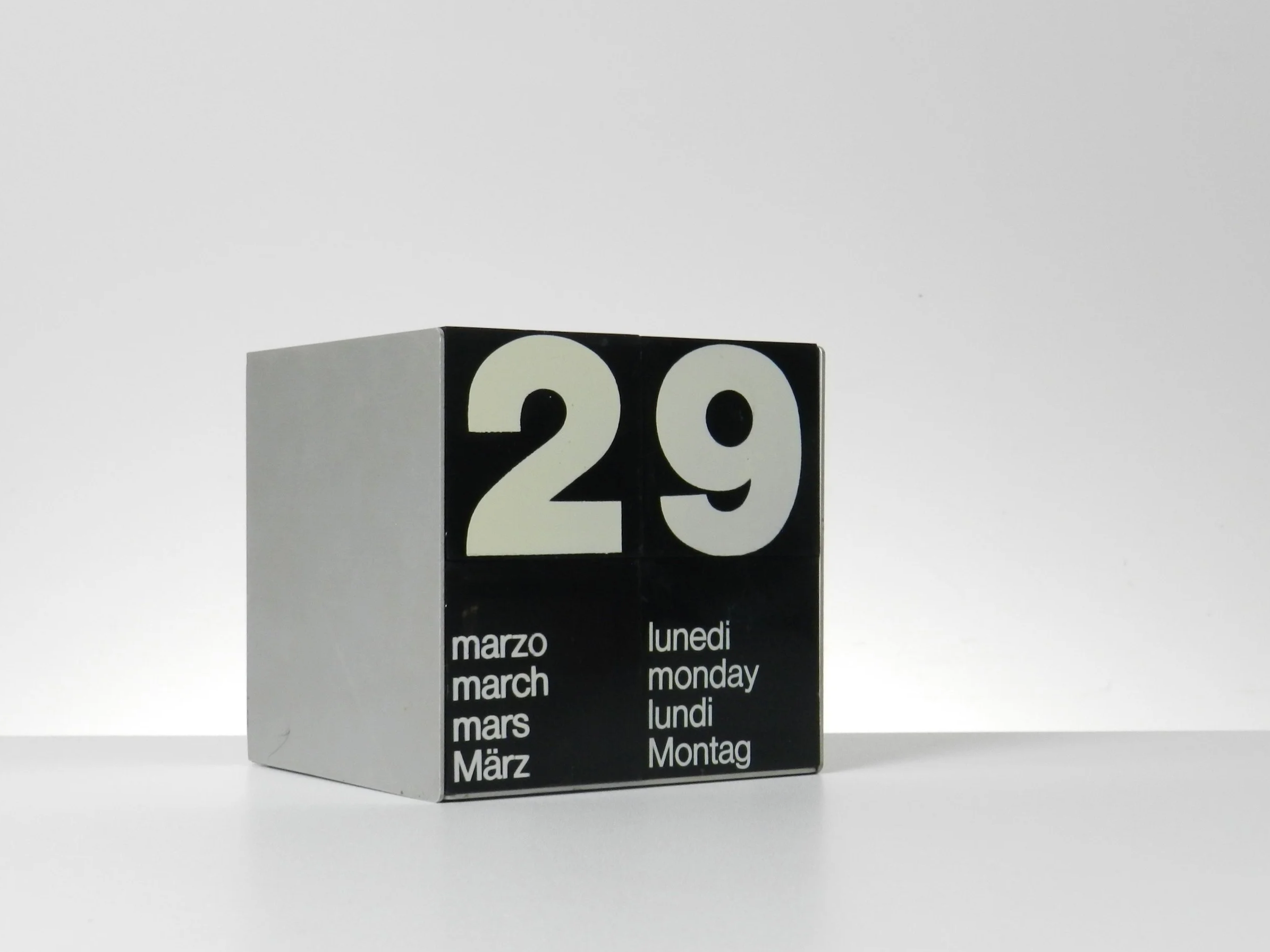 Rare modernist perpetual calendar by Gabbianelli. Aluminum case with plastic cubes.  Italy, 1970s.