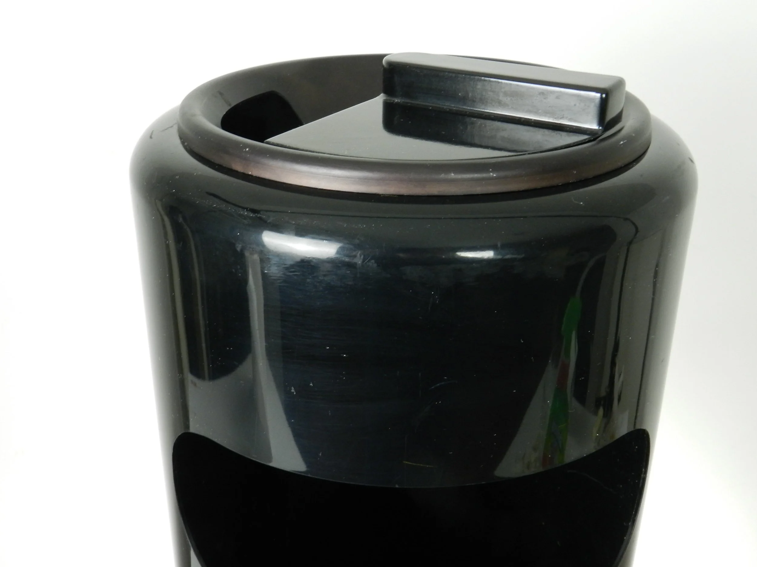 Space age ashtray stand and trash can in plastic and metal. Designed by Giotto Stoppino for Rexite.   Italy, 1980s