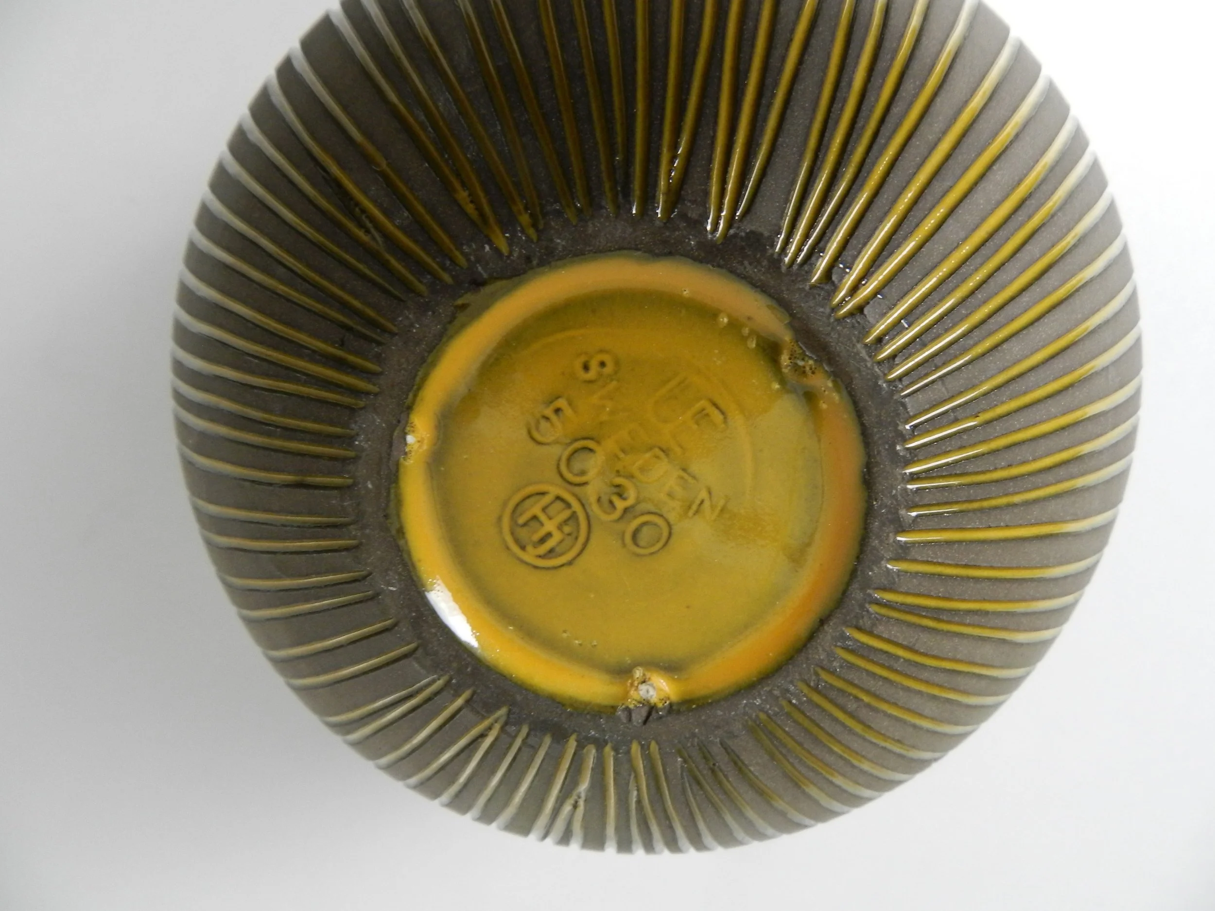 Kokos ceramic vase designed by Hjordis Oldfors for Upsala Ekeby.  Sweden, 1954.