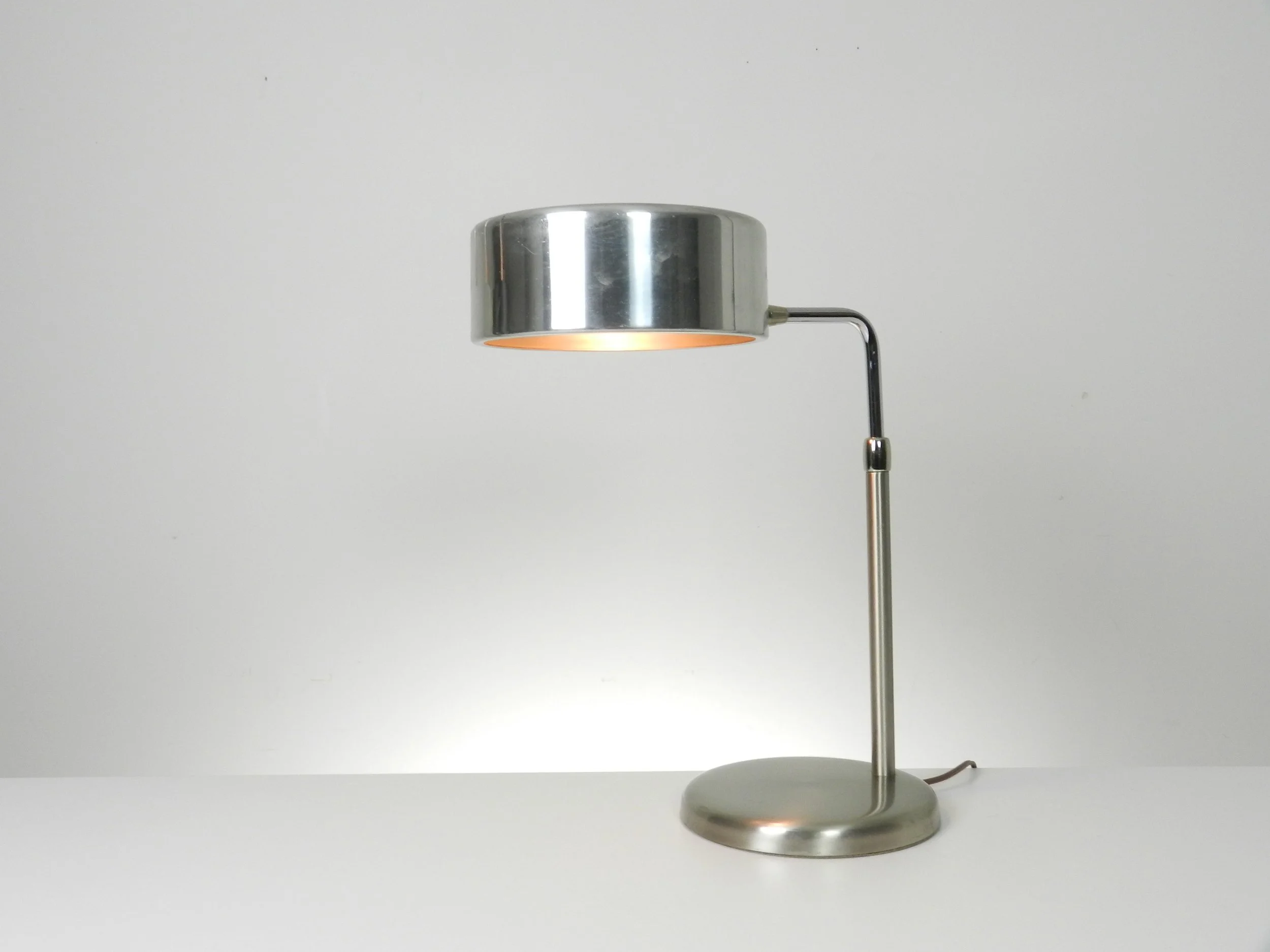 Mid century modern desk lamp in chrome by Laurel Lamp Co.  USA, 1960s.