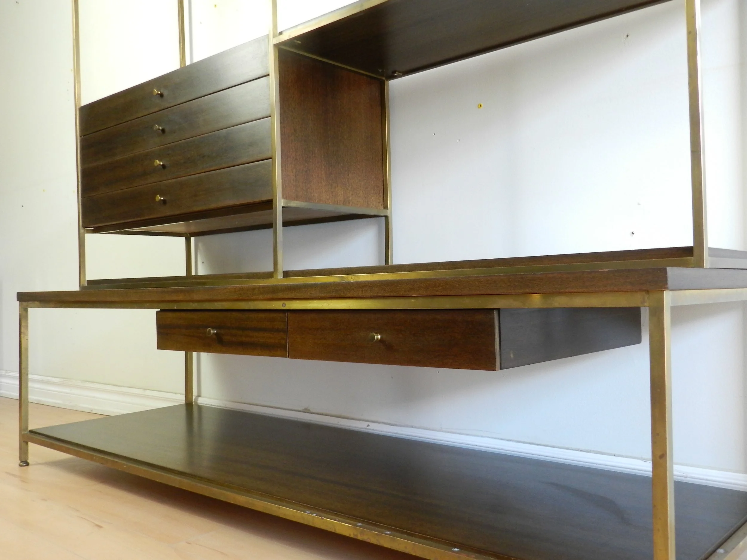 Mid century modern “The Irwin Collection” wall unit in mahogany and brass designed by Paul McCobb for Calvin.  USA, 1950s.