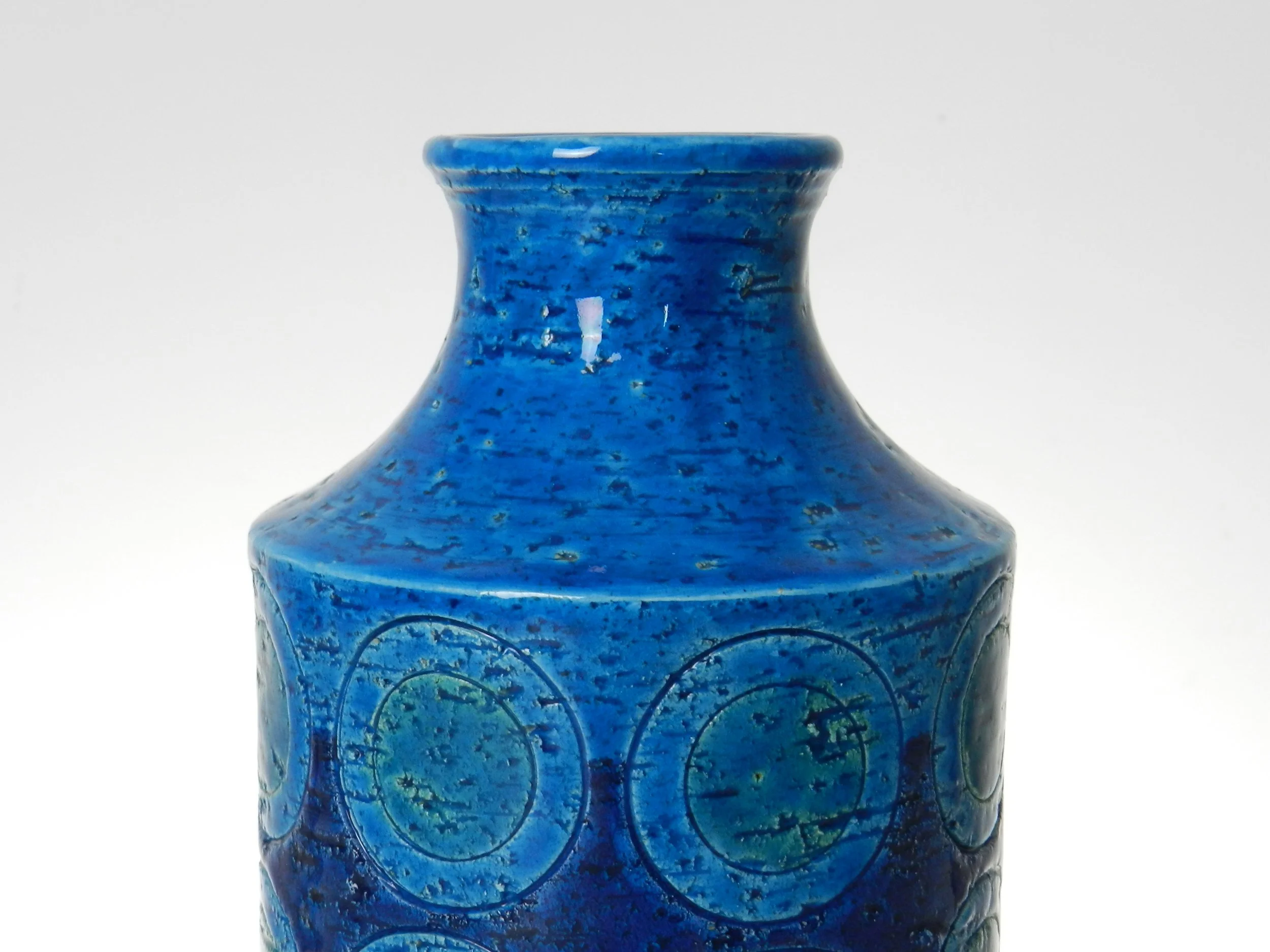 Mid century pottery vase designed by Aldo Londi for Bitossi.  Italy, 1960s.