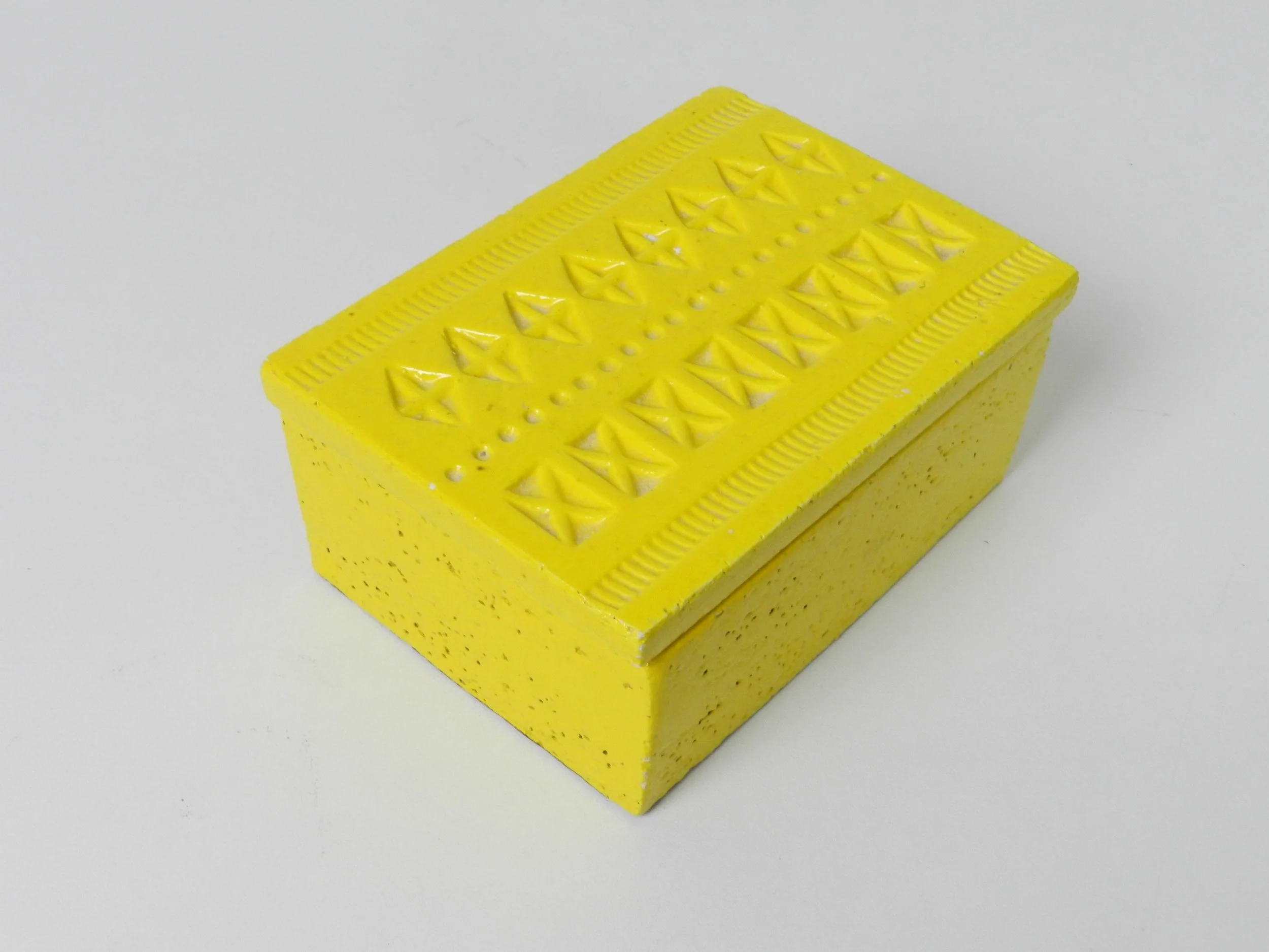 Ceramic box by Aldo Londo for Bitossi.  Italy, 1960s.