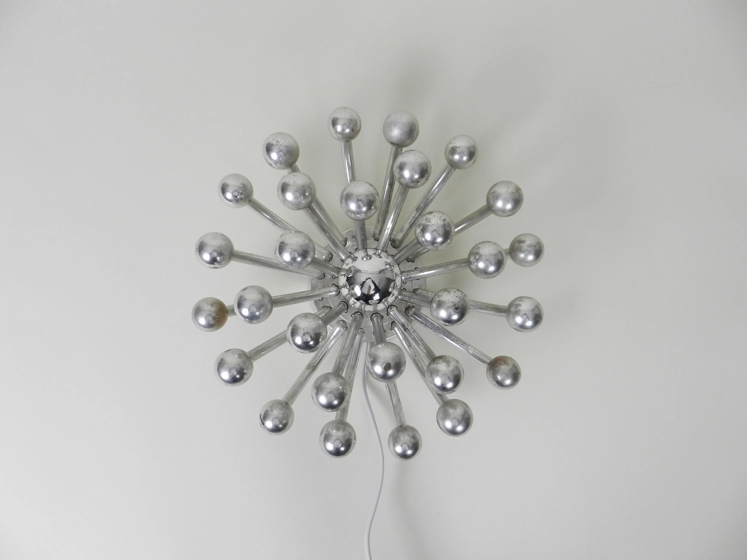 Vintage Pistillino wall lamp designed by Studio Tetrarch for Valenti.  Italy, 1960s.
