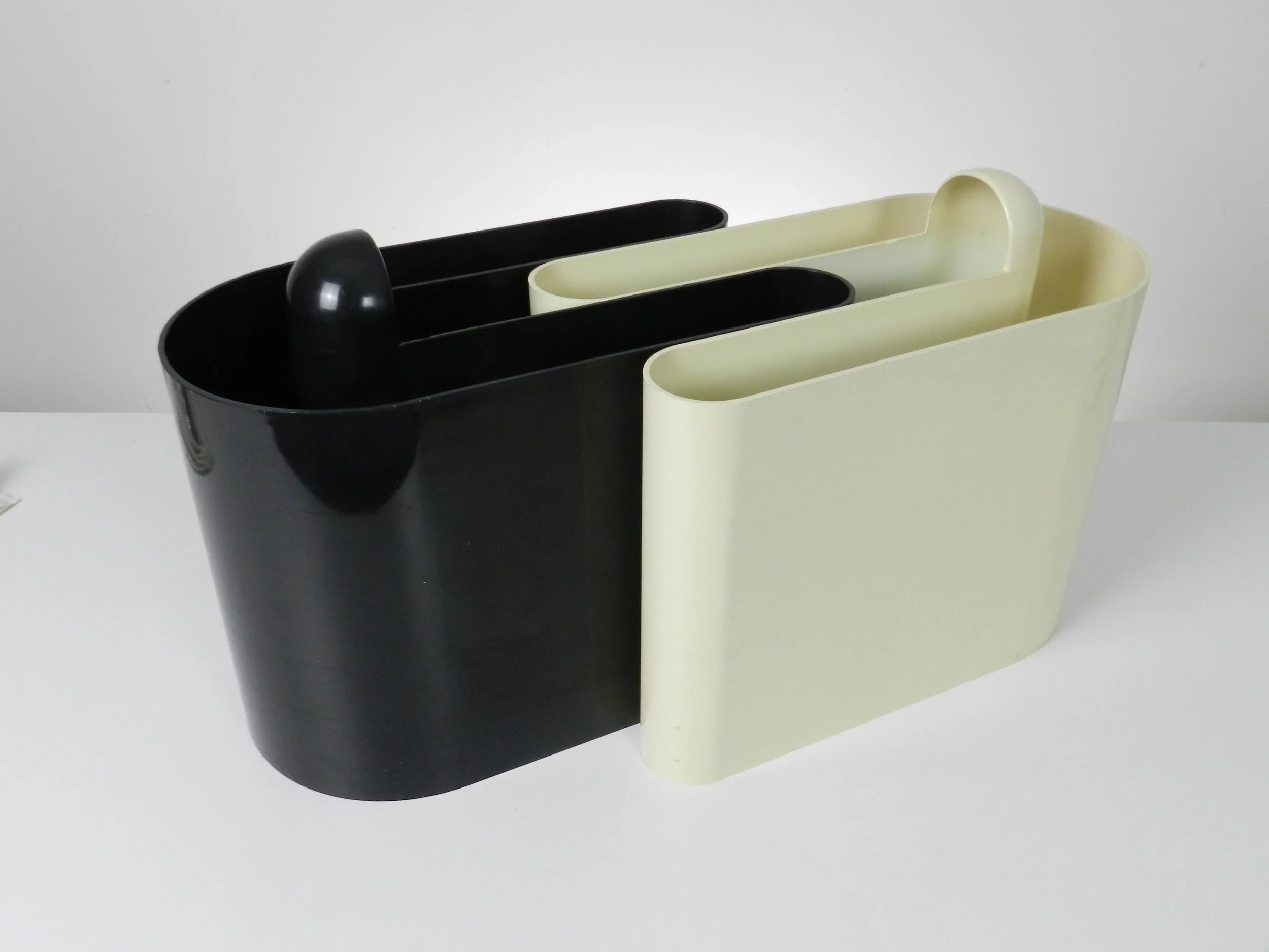 Pair of nesting plastic magazine racks designed by Rodolfo Bonetto for Vastill.  Italian design, manufactured in Canada, 1960s.