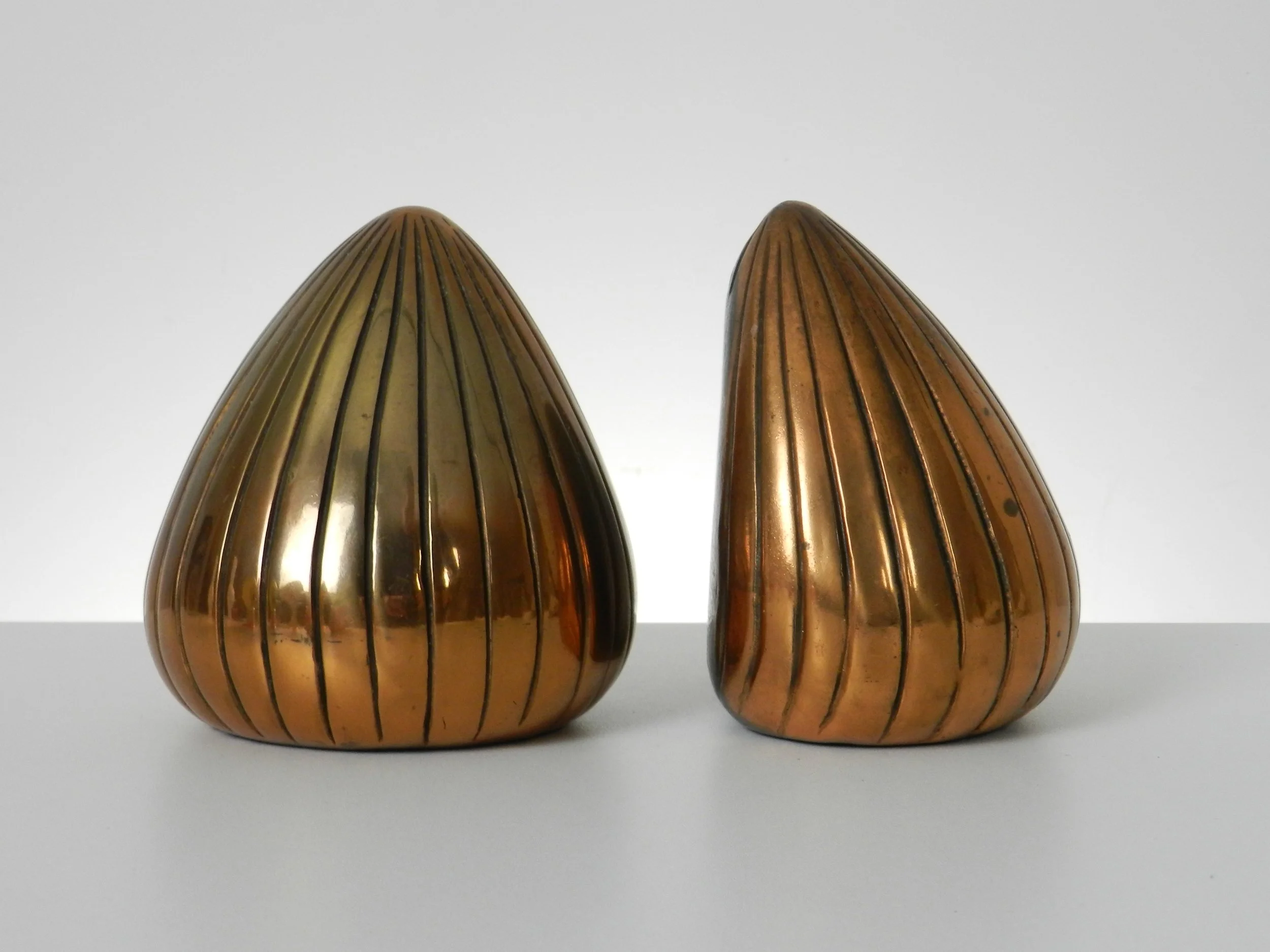 Mid century clam shell bookends designed by Ben Seibel for Jenfred Ware.  USA, 1960s.