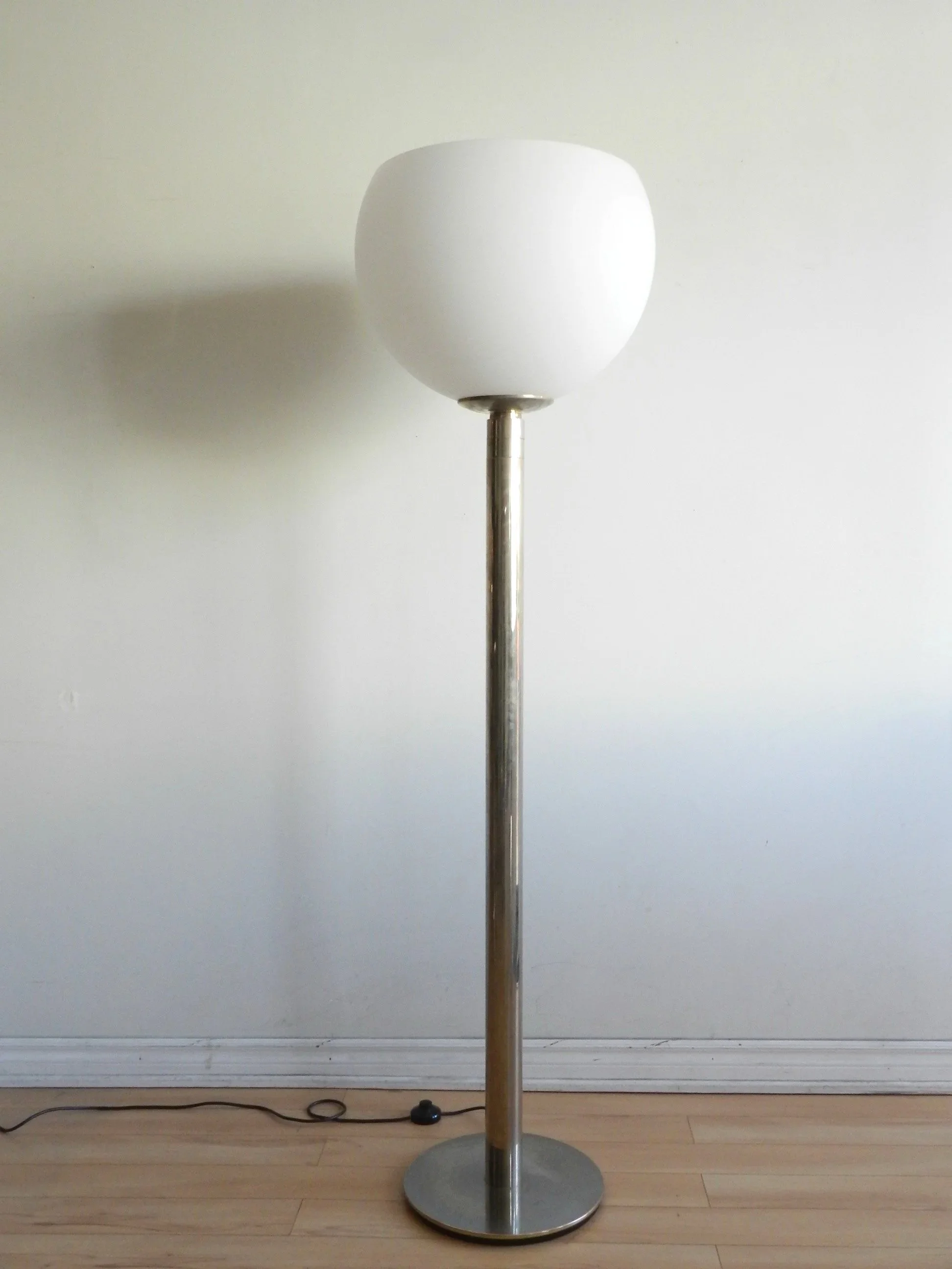 Pair of large modernist floor lamp attributed to Franco Albini, Franca Helg and Antonio Piva fir Sirrah. Italy, 1970s.