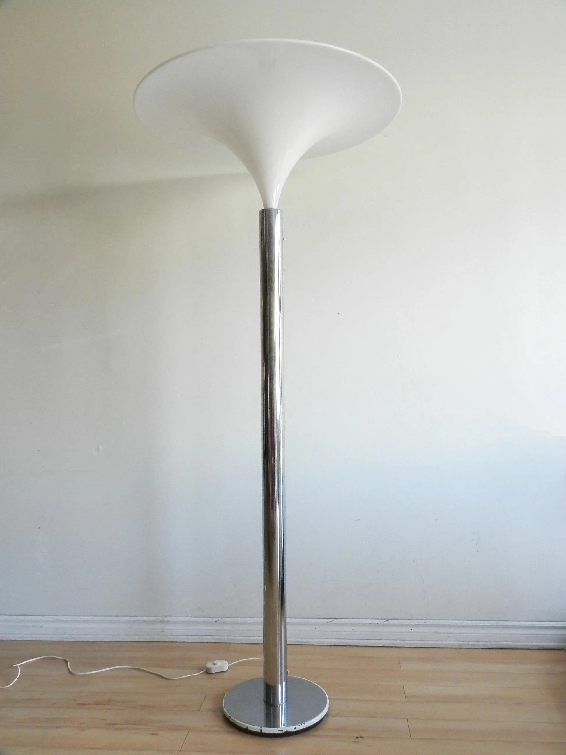 Monumental floor lamp designed by Goffredo Reggiani. Chromed steel with plastic shade. Italy, 1970s.