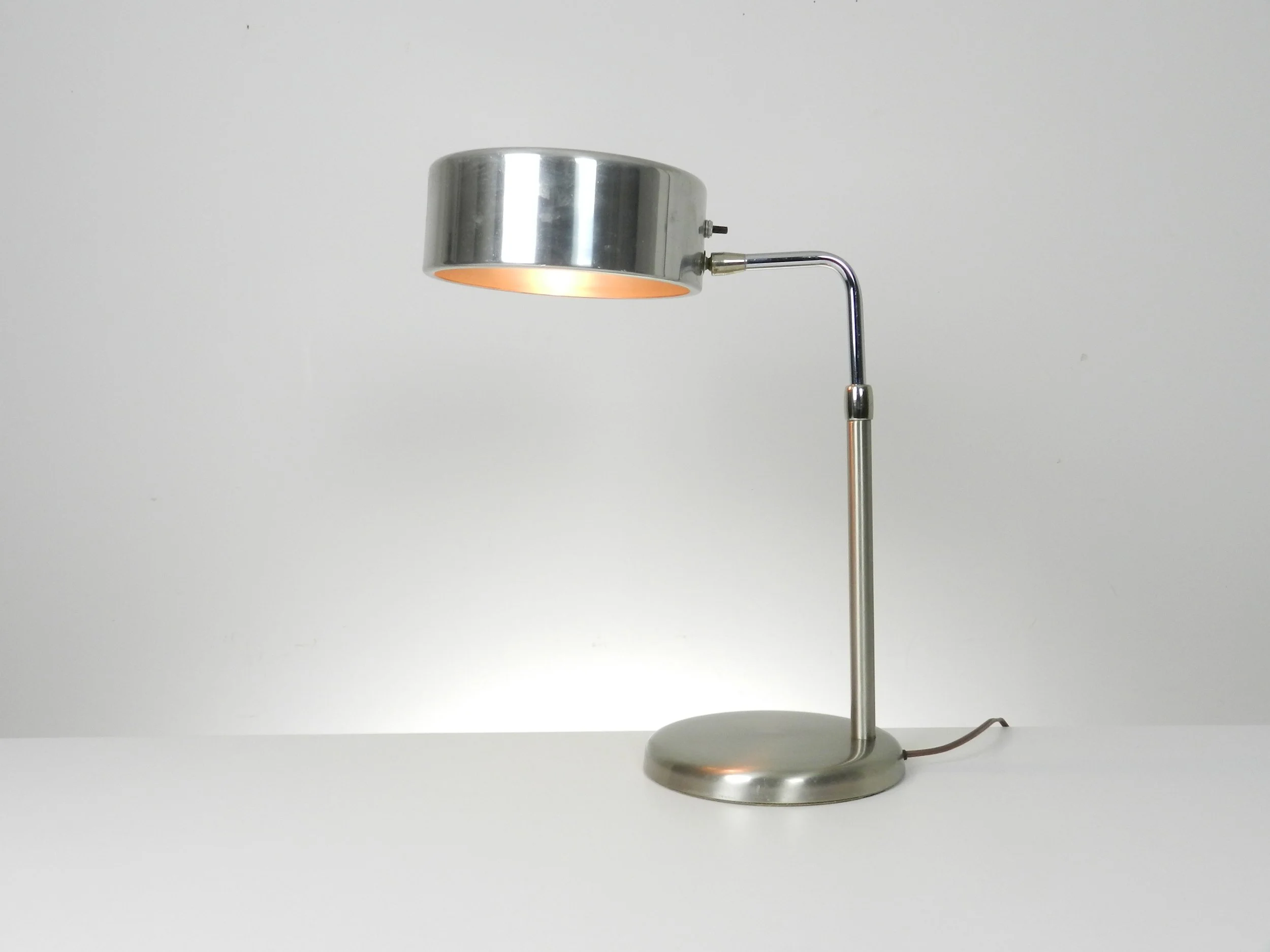 Mid century modern desk lamp in chrome by Laurel Lamp Co.  USA, 1960s.