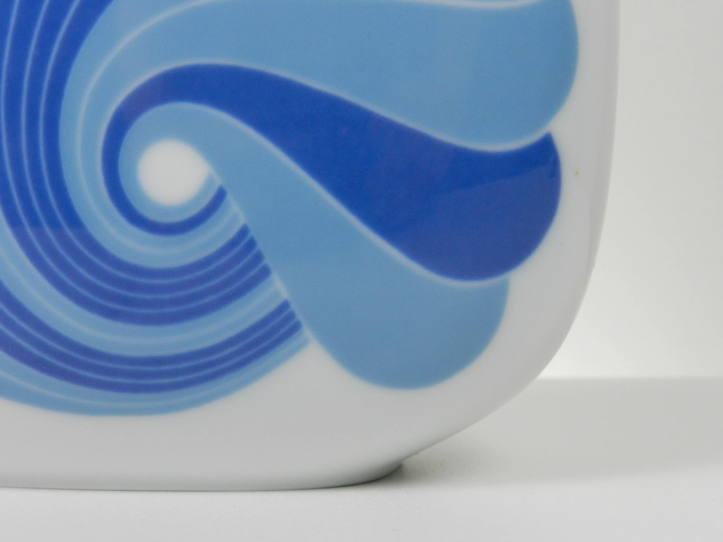 Large pop art Rosenthal Studio Linie porcelain vase. Form designed by Wolf Karnagel with decoration by Rosemunde Nairac.  Germany, 1970s.