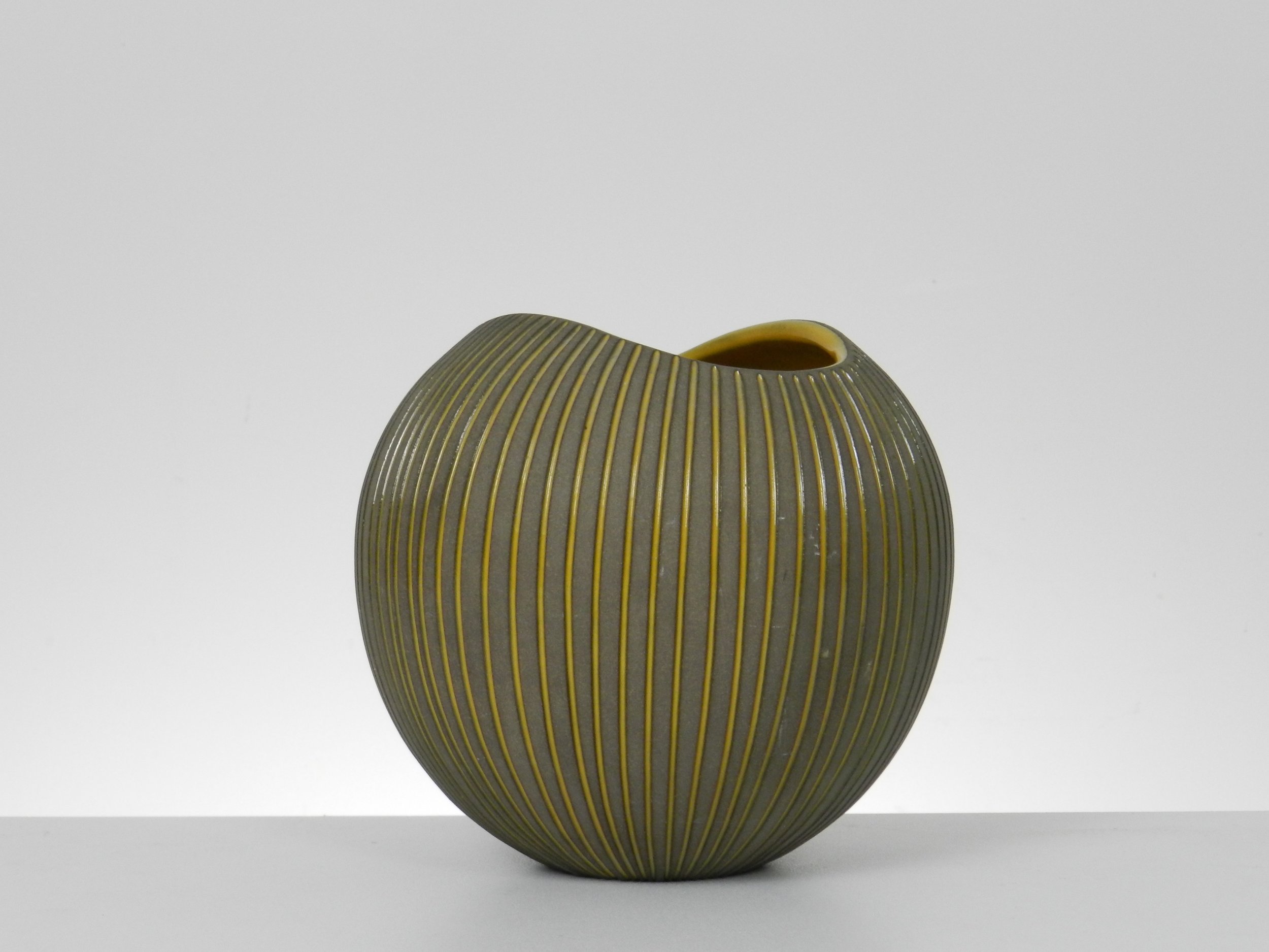 Kokos ceramic vase designed by Hjordis Oldfors for Upsala Ekeby.  Sweden, 1954.
